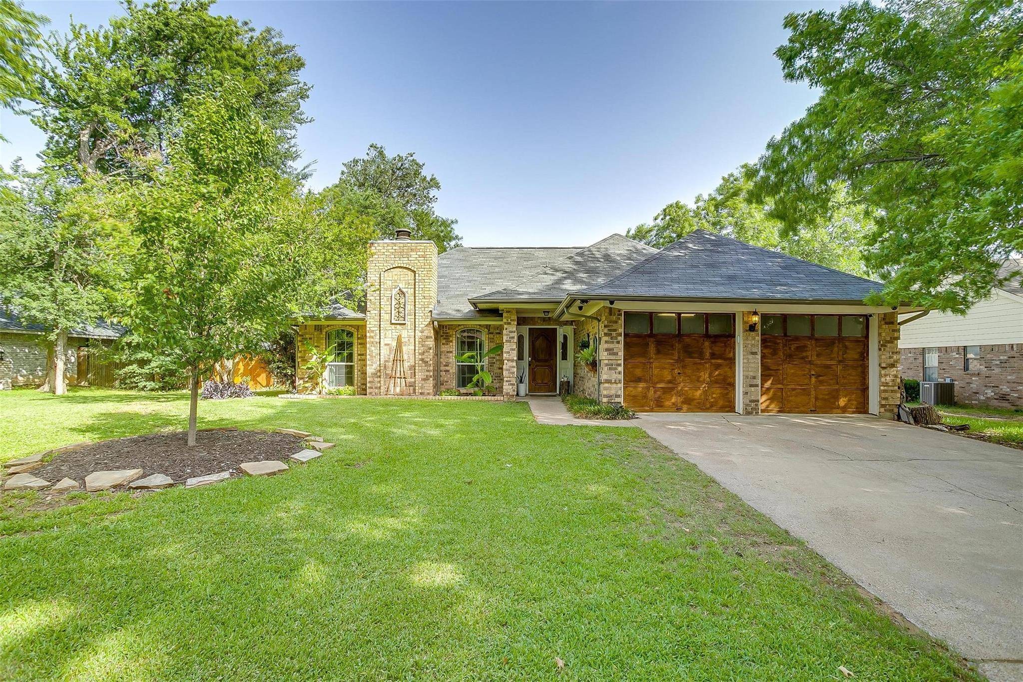 Burleson, TX 76028,129 N Shady Oaks Drive