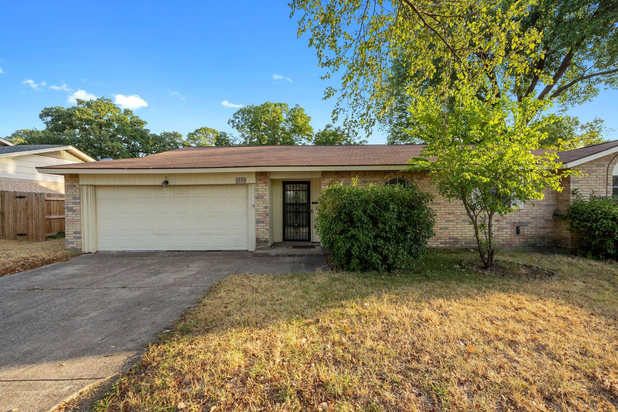 Arlington, TX 76013,1303 Columbine Court