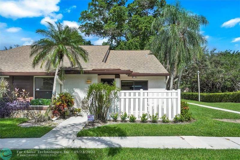 Coconut Creek, FL 33066,3200 Carambola Cir  #2580