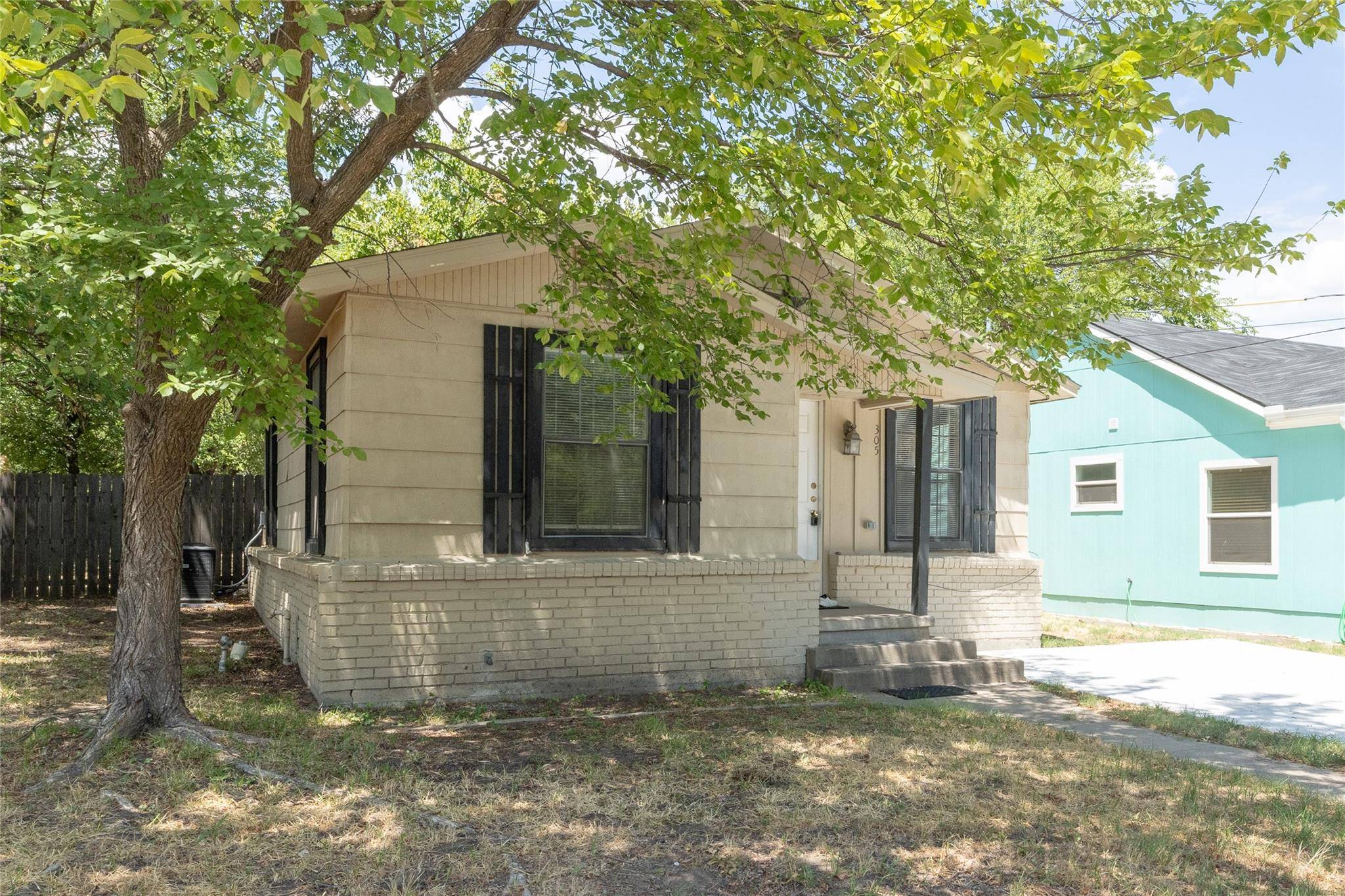 Weatherford, TX 76086,305 Bryan Street