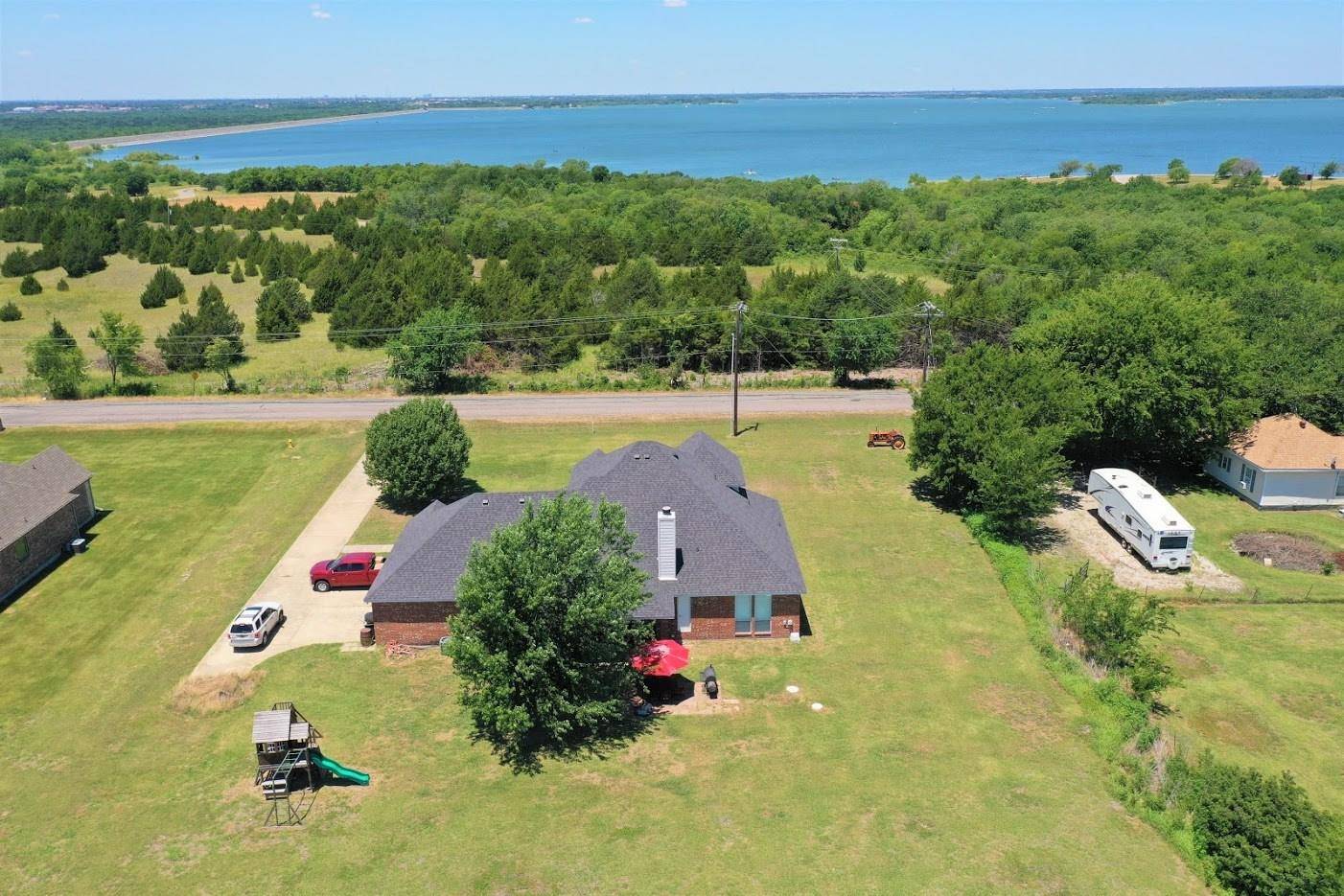 Lavon, TX 75166,956 Lake Road