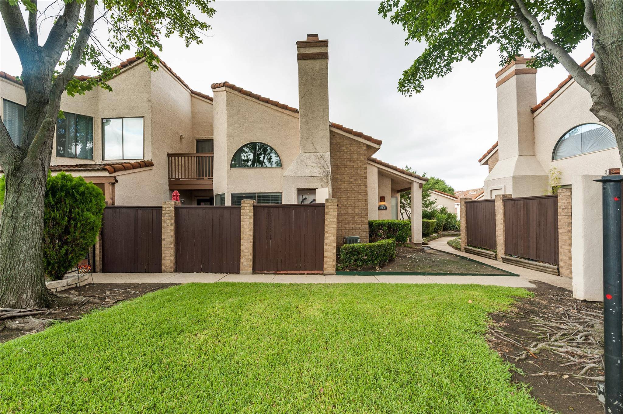 Irving, TX 75063,555 Ranch Traiol Road #205