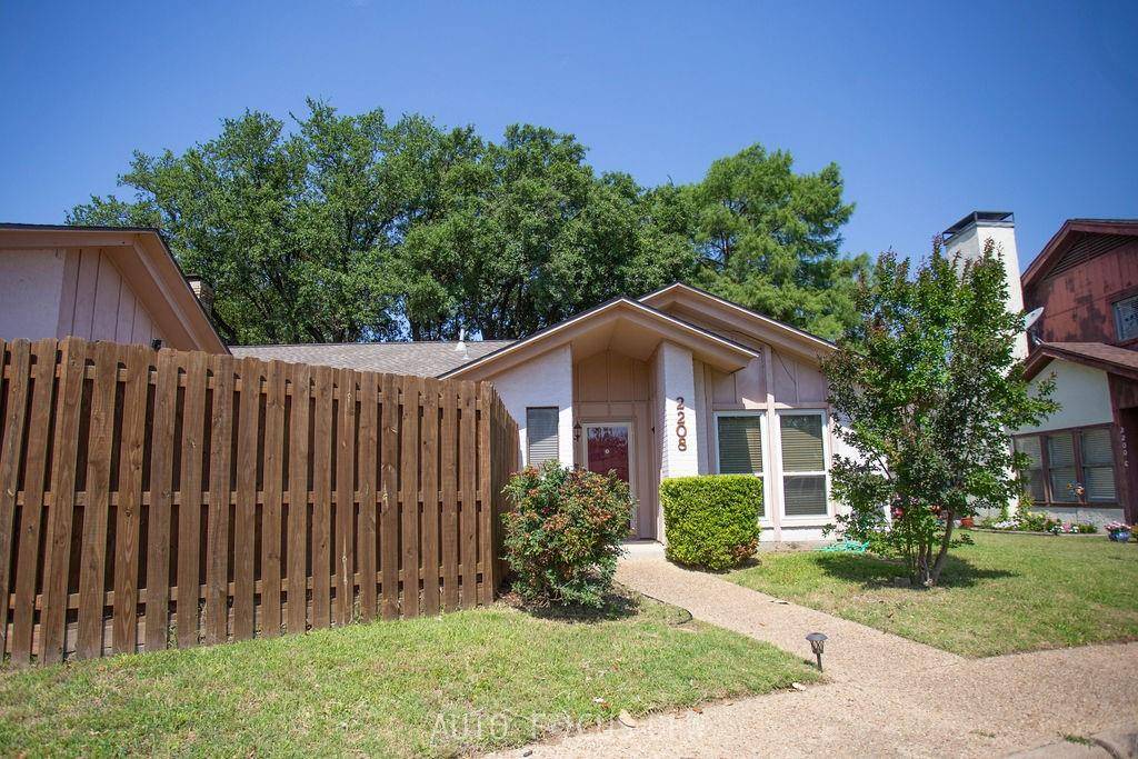 Arlington, TX 76013,2208 Brigadoon Court