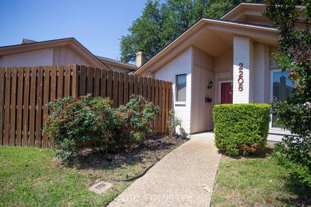 Arlington, TX 76013,2208 Brigadoon Court