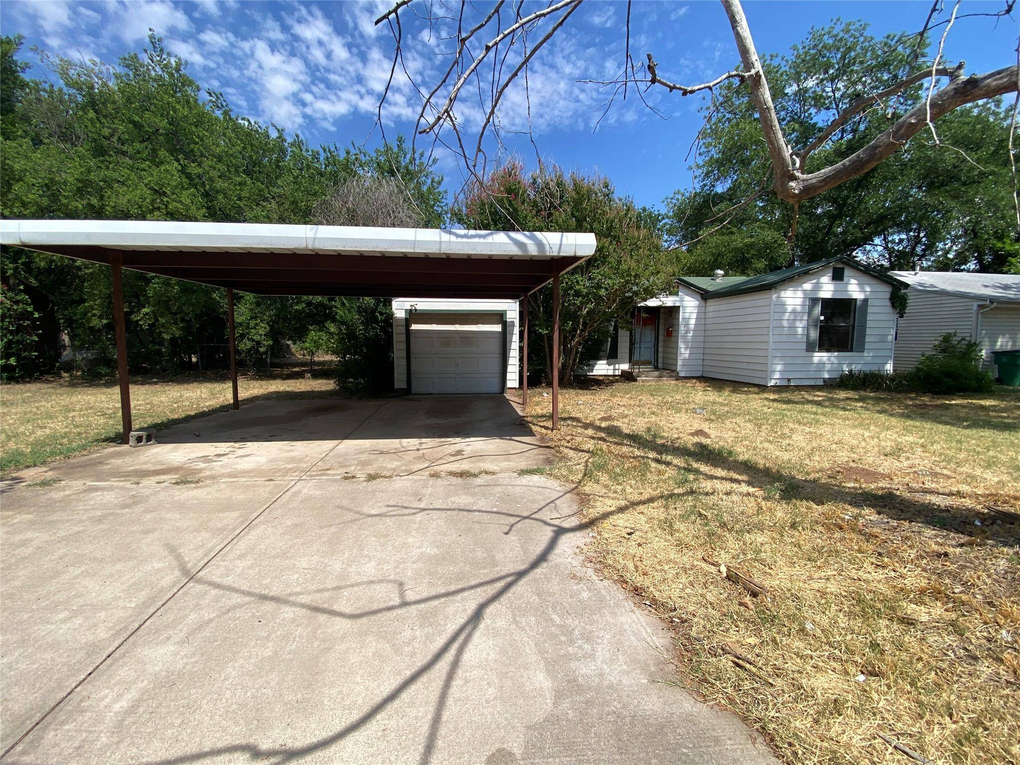 Burkburnett, TX 76354,108 Lily Street