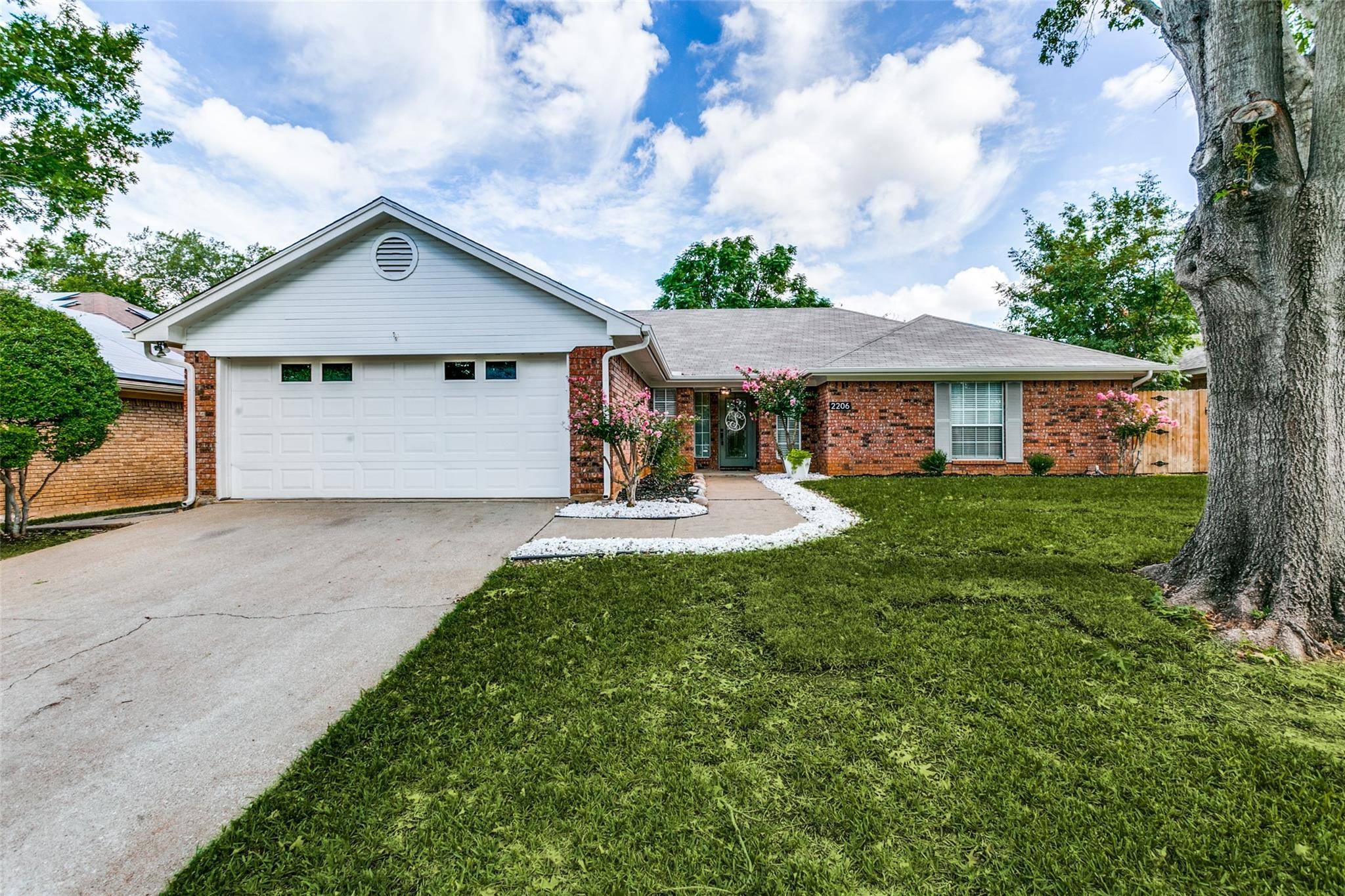 Euless, TX 76040,2206 Eva Lane