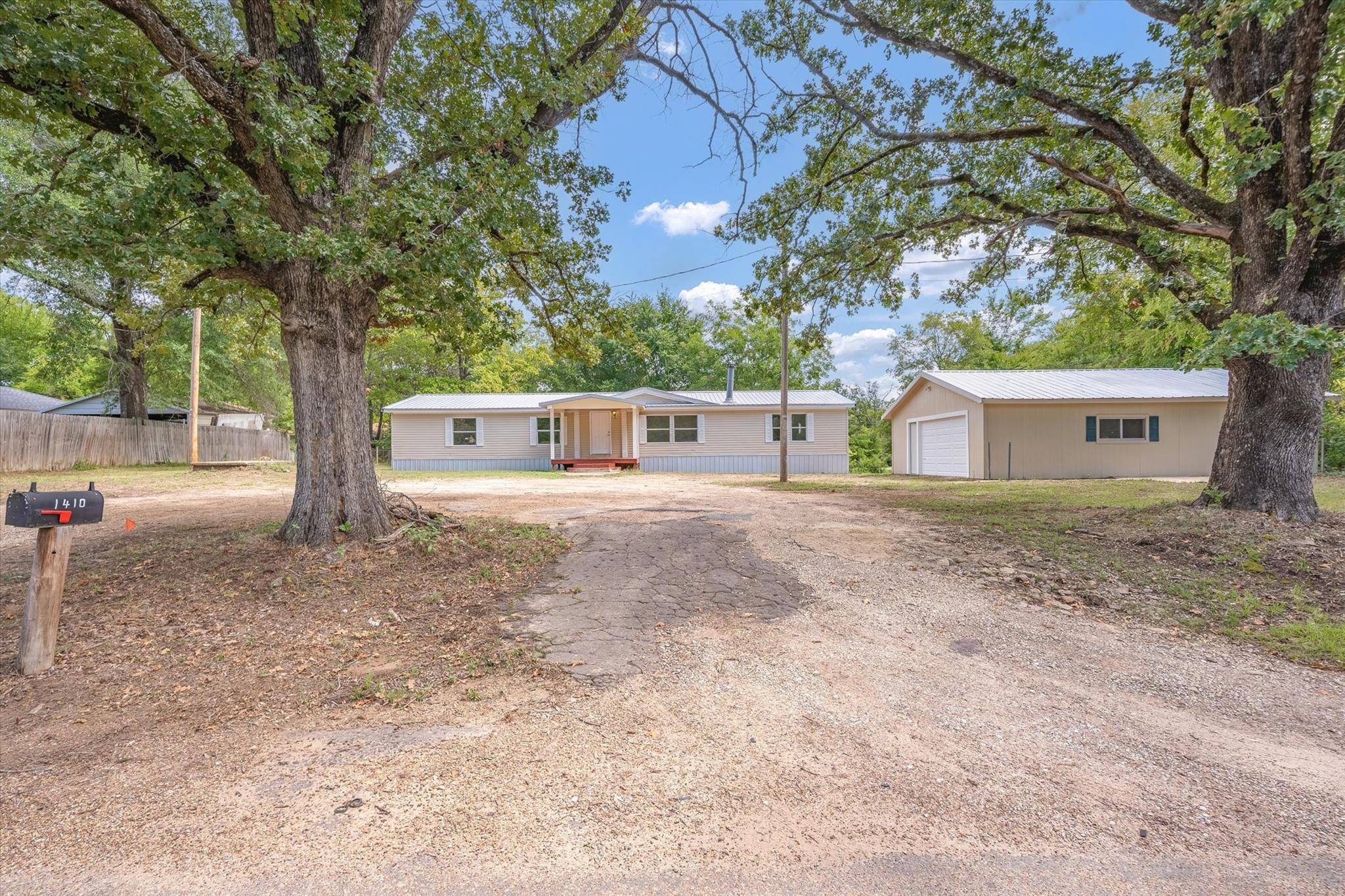 Grand Saline, TX 75140,1410 N Spring Street