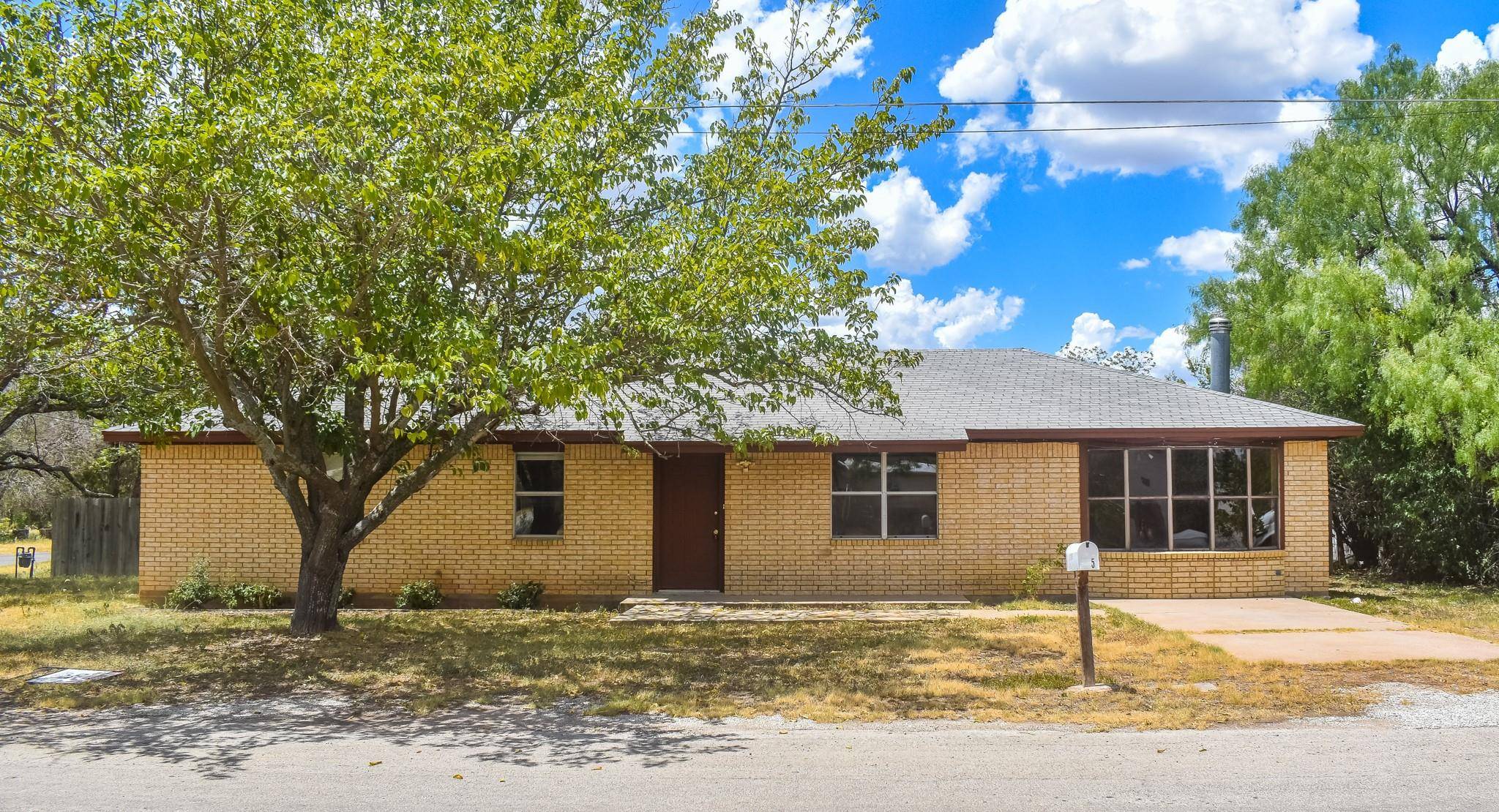 Brady, TX 76825,1105 N Pine Street