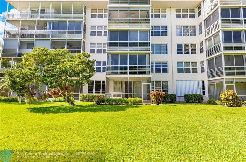 Pompano Beach, FL 33069,3505 Oaks Way  #102