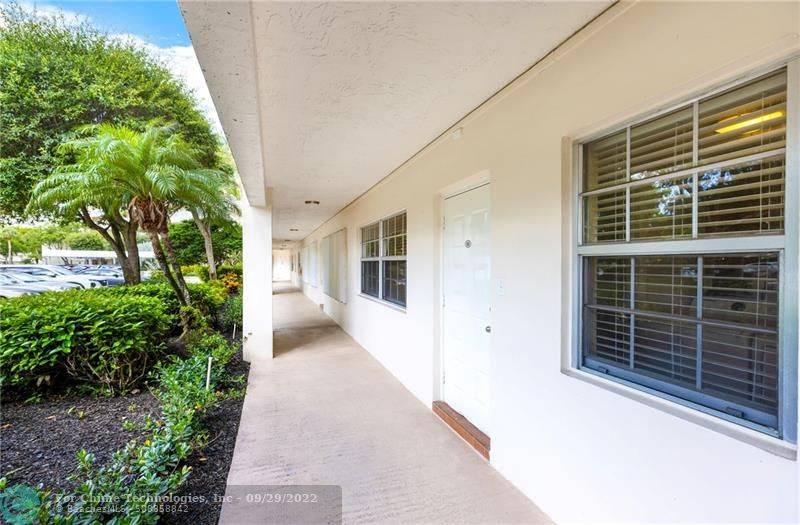 Pompano Beach, FL 33069,3505 Oaks Way  #102