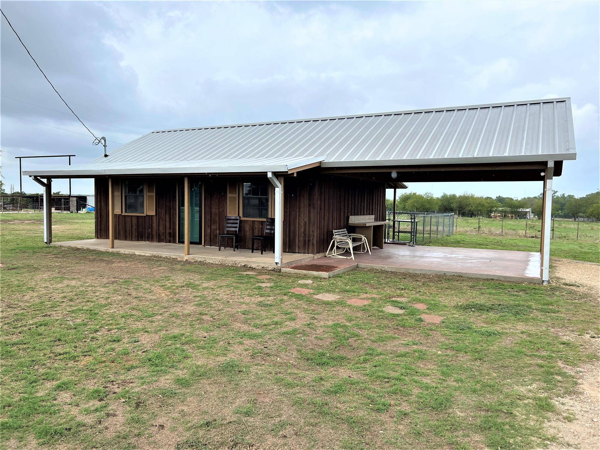 Rio Vista, TX 76093,701 County Road 1102 Road