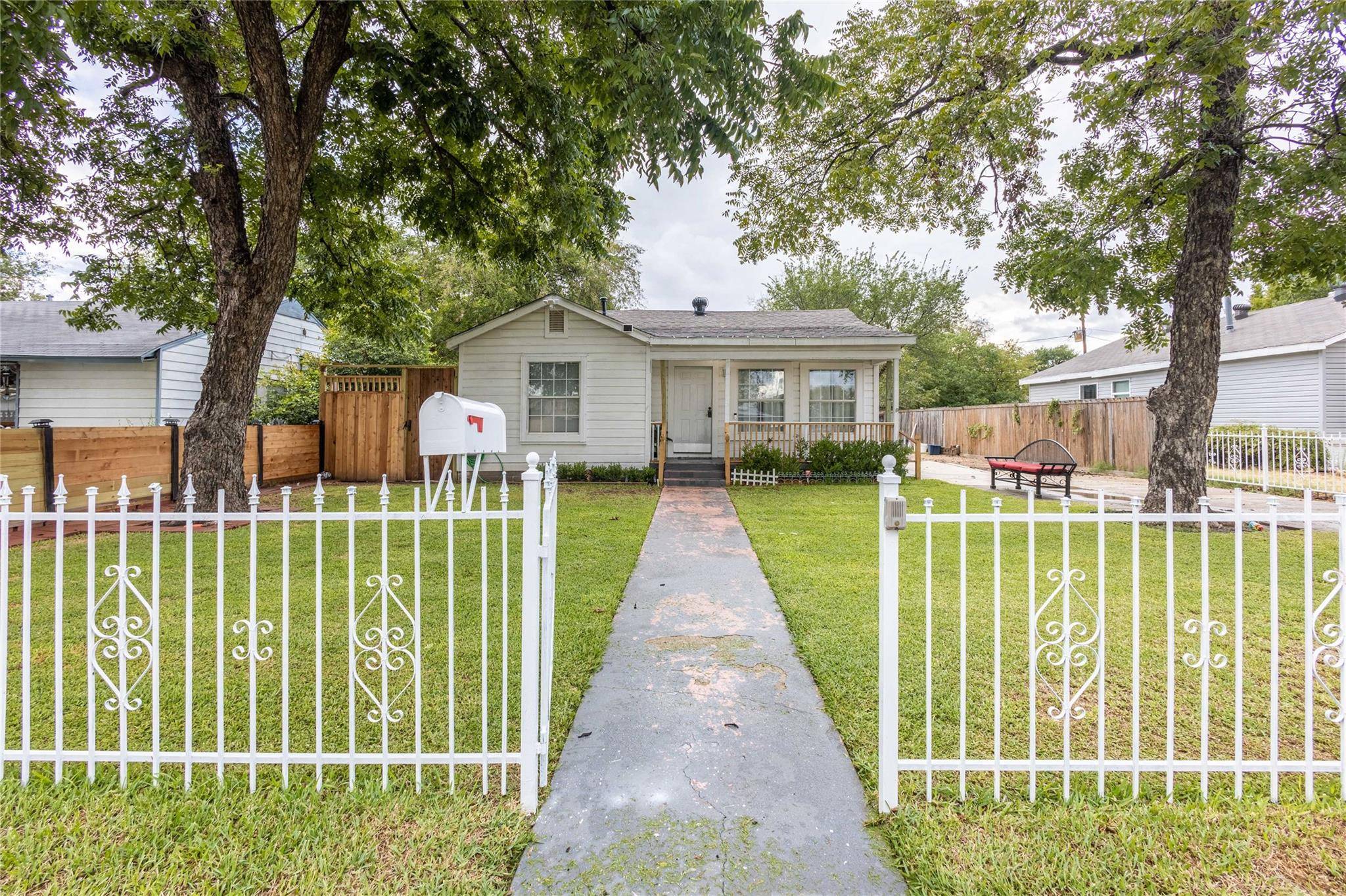 River Oaks, TX 76114,805 Gustave Street