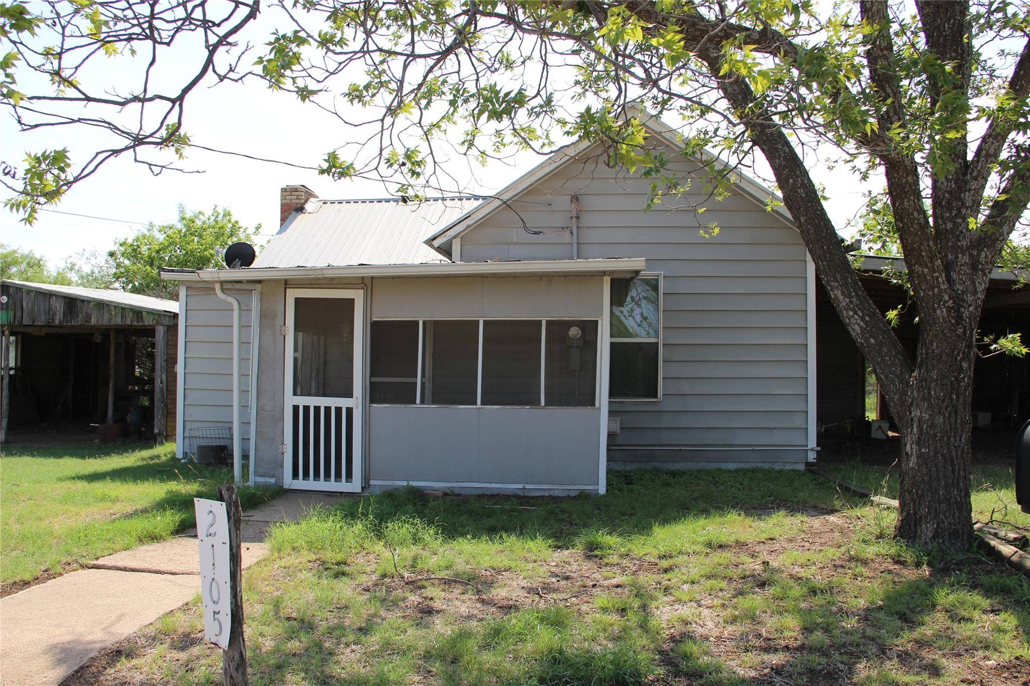 Brady, TX 76825,2105 N Walnut Street