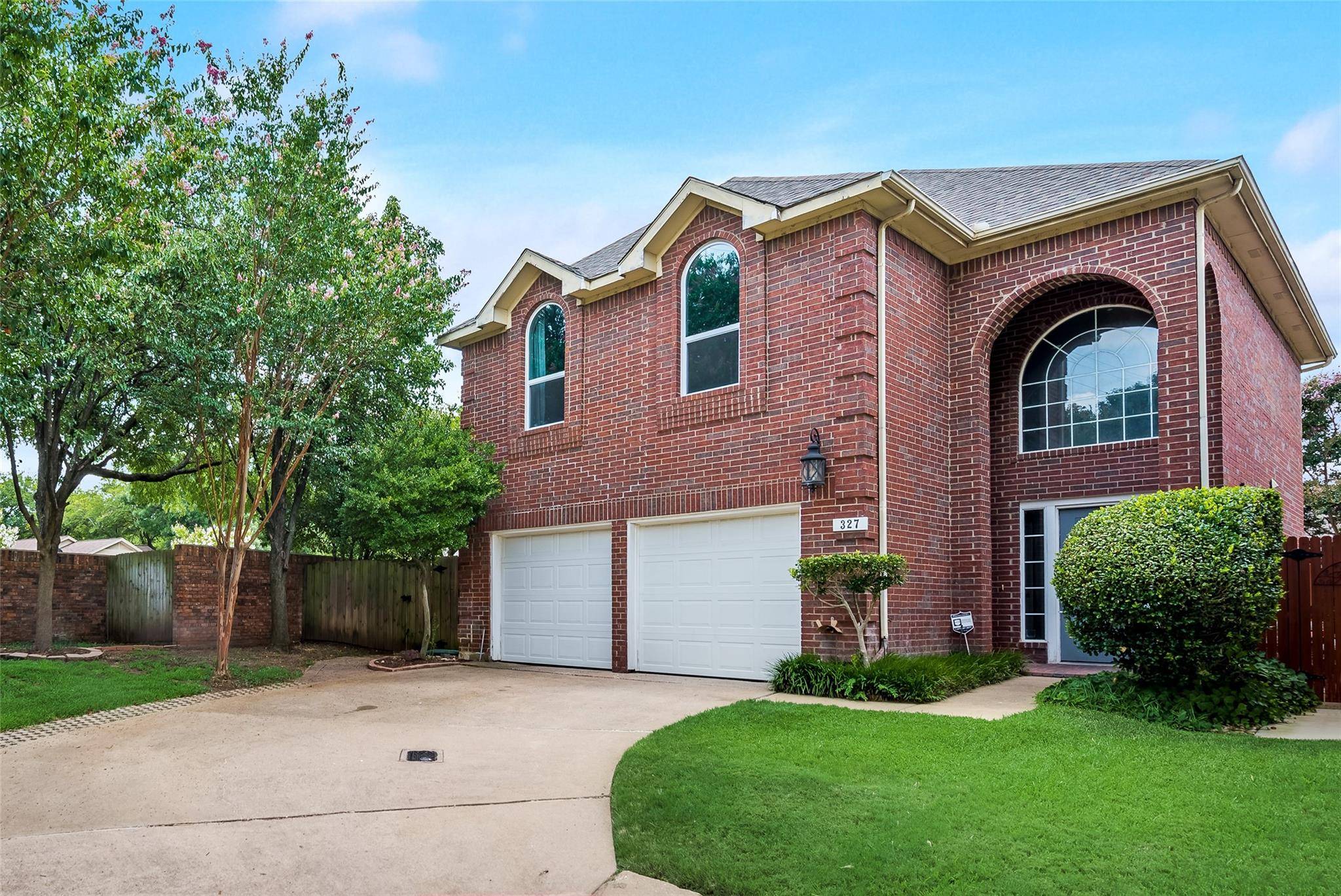 Euless, TX 76039,327 Arbor Court