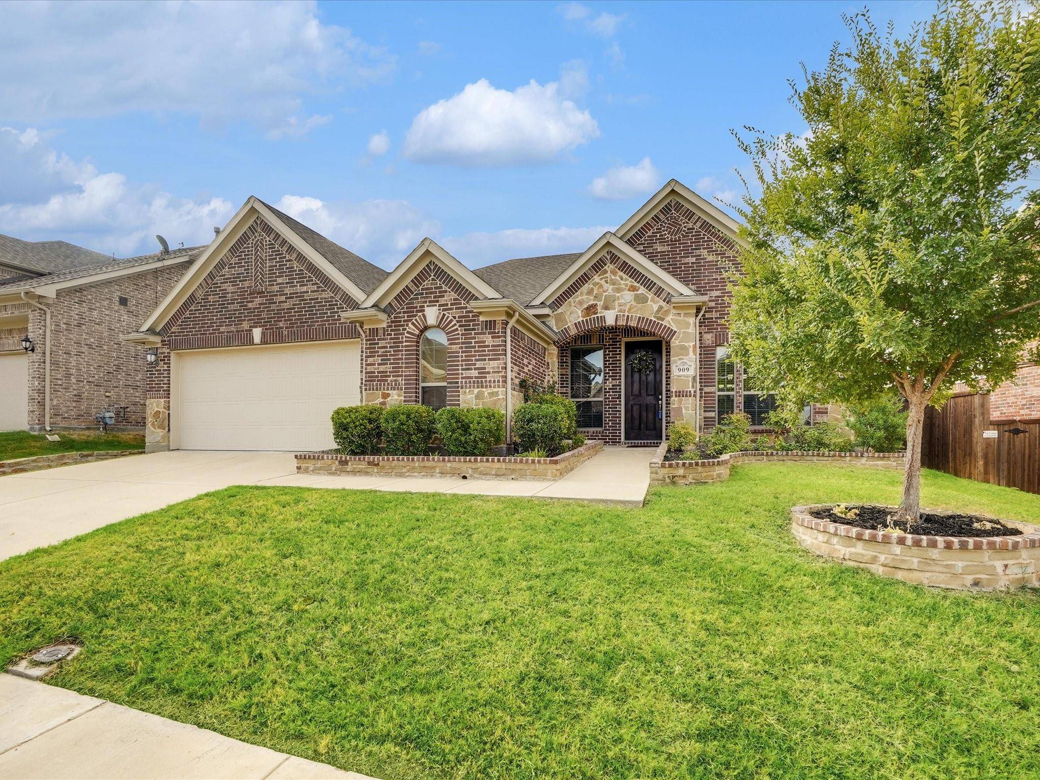 Roanoke, TX 76262,909 Hartford Court