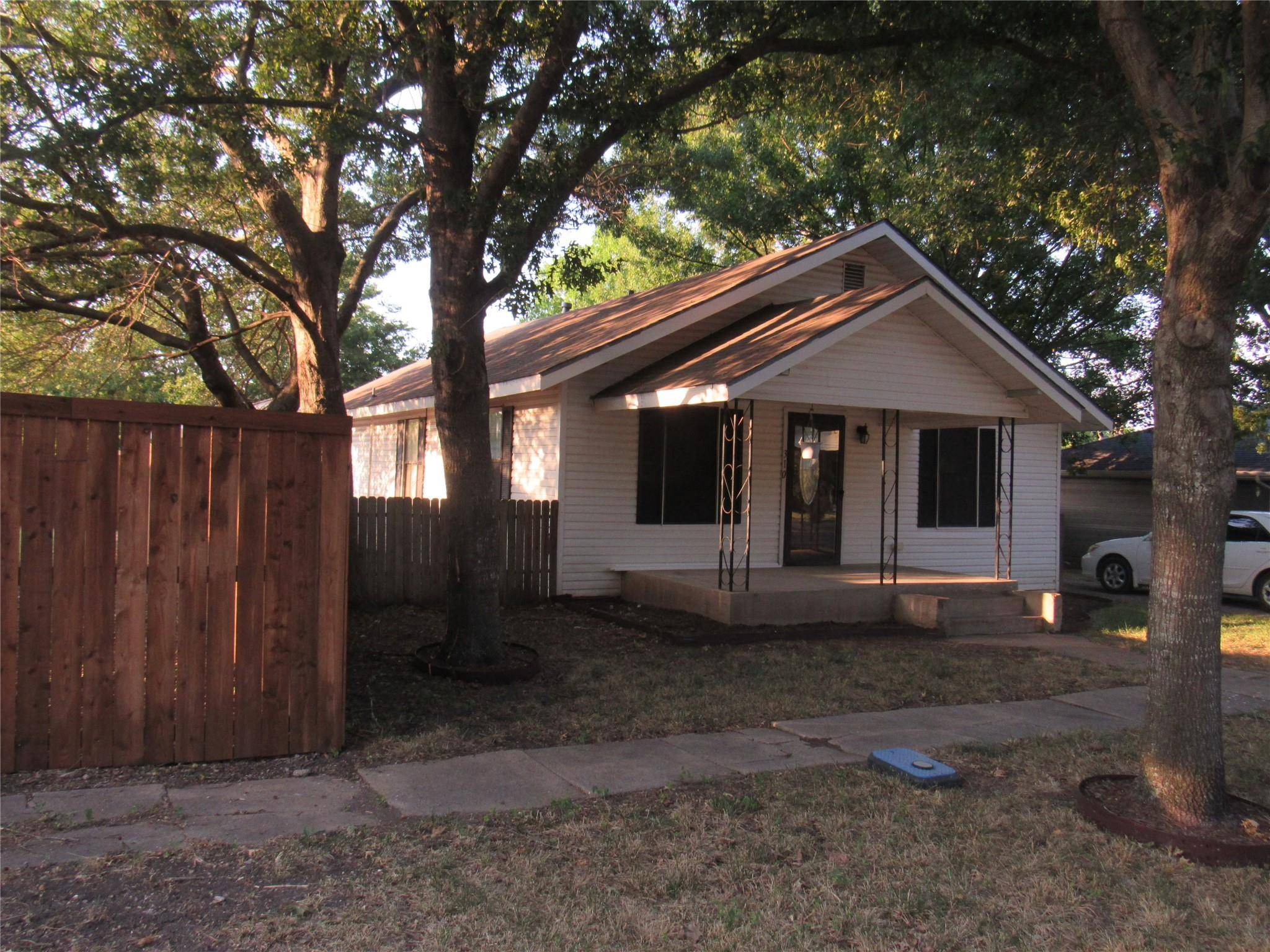 Whitewright, TX 75491,310 W Locust Street