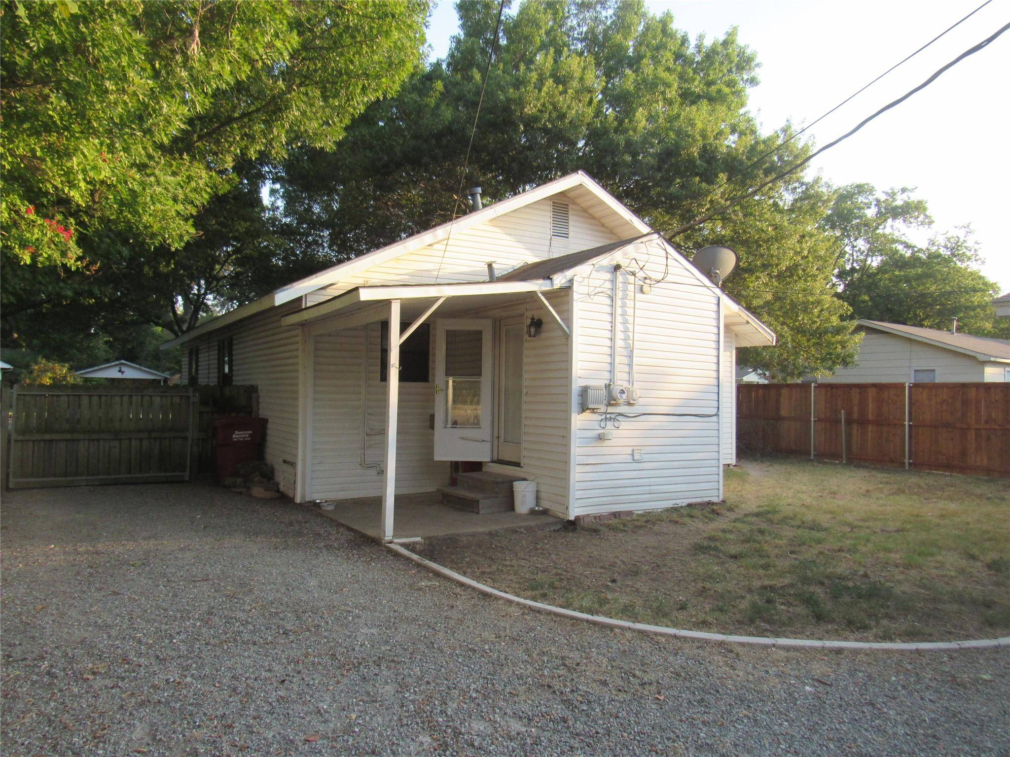 Whitewright, TX 75491,310 W Locust Street