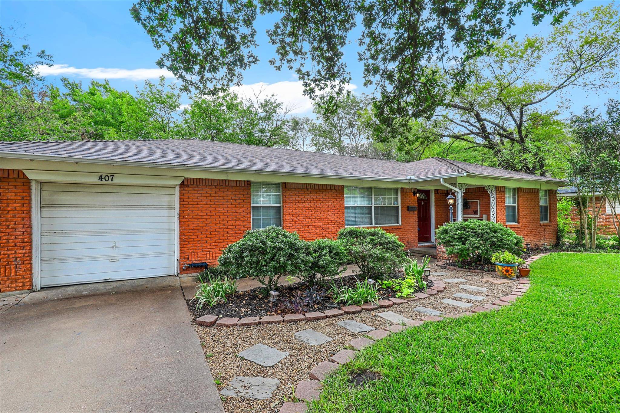 Arlington, TX 76010,407 Phillips Court