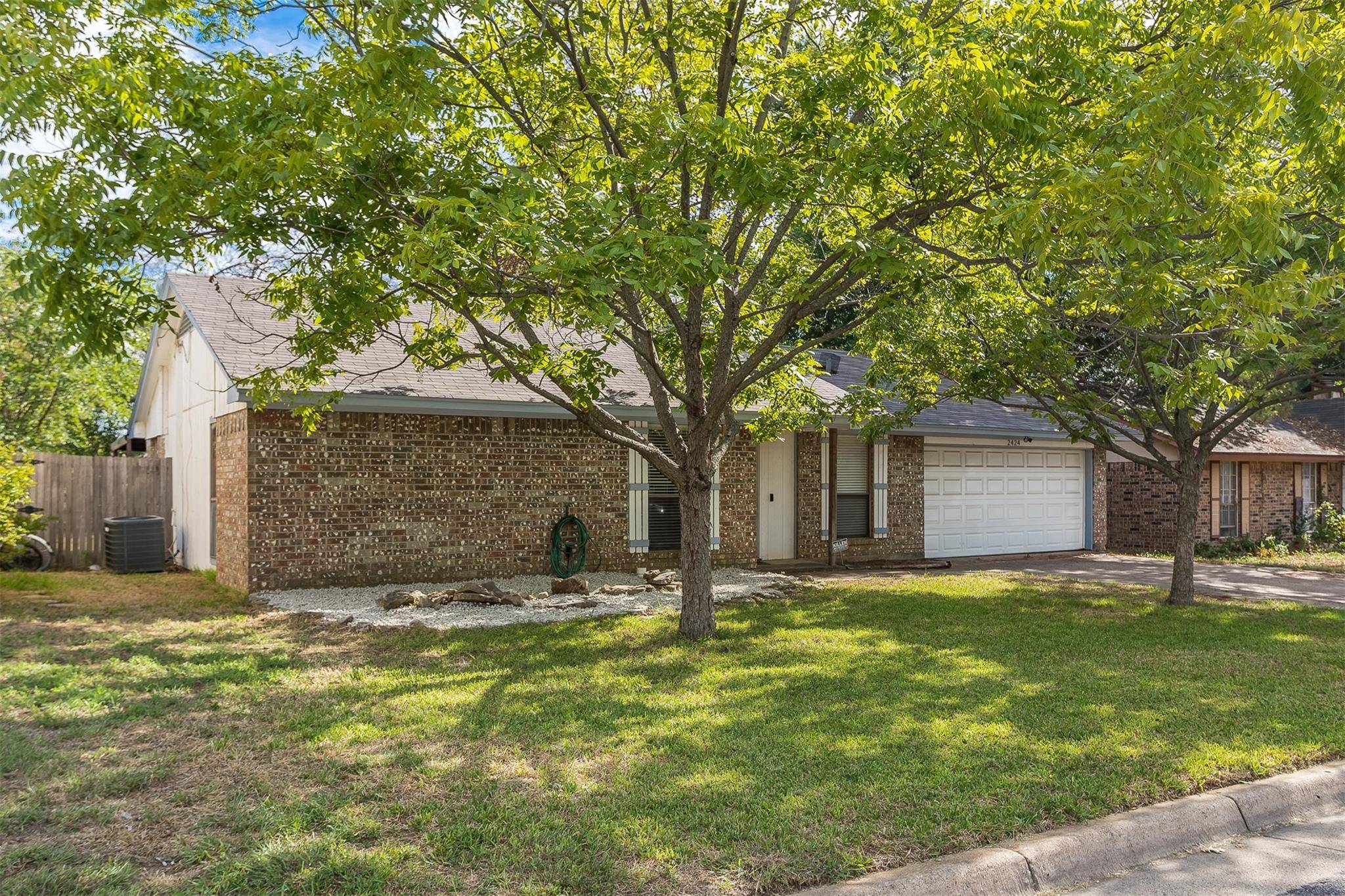 Arlington, TX 76015,2424 Homewood Trail