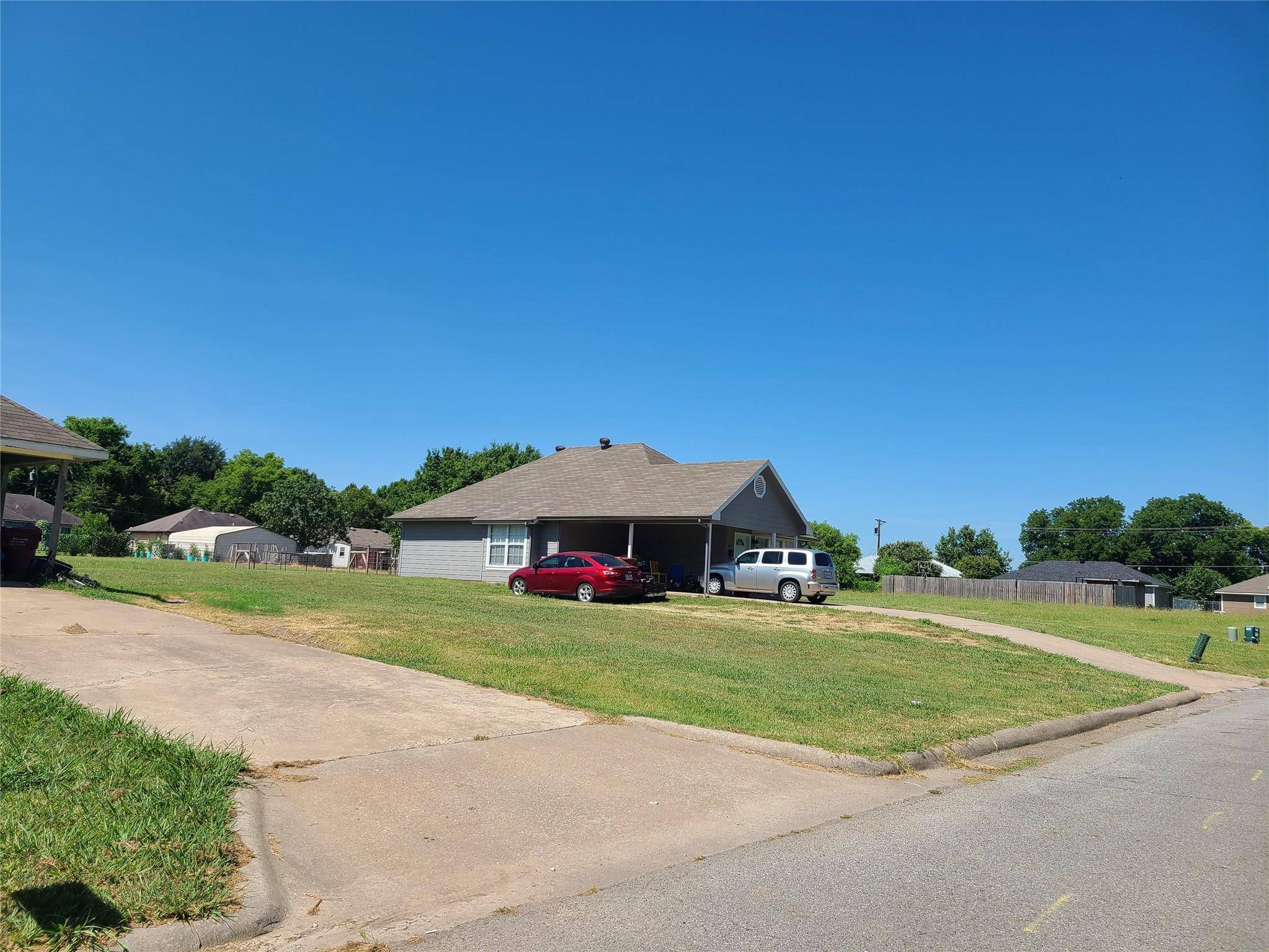 Bonham, TX 75418,615 Oldham Street