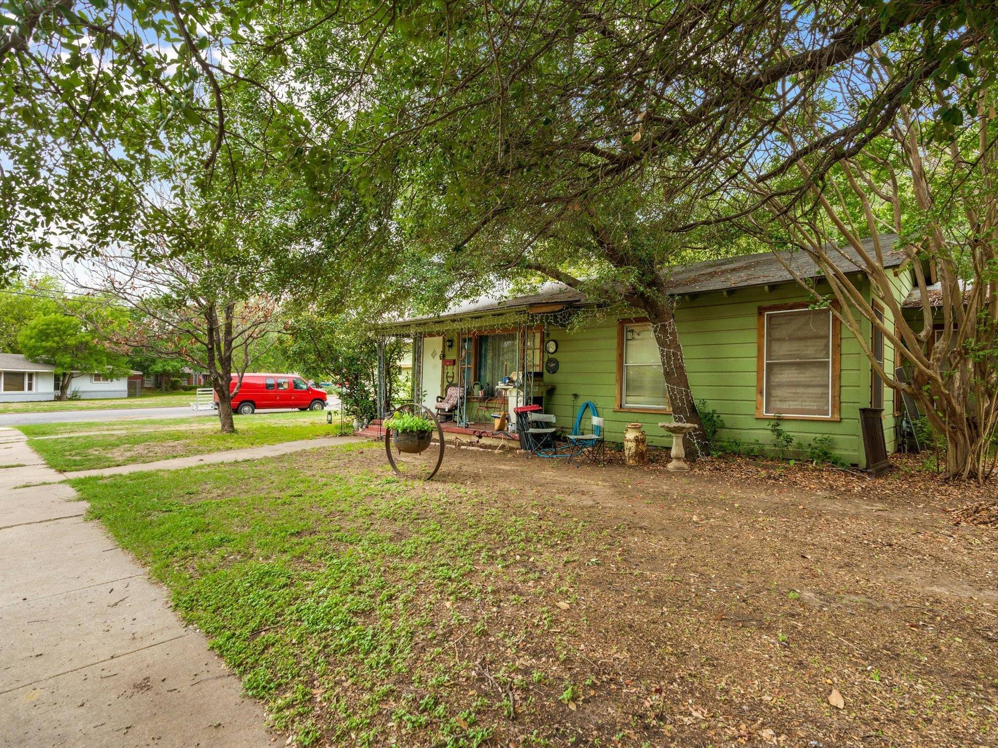 Cleburne, TX 76033,836 Featherston Street