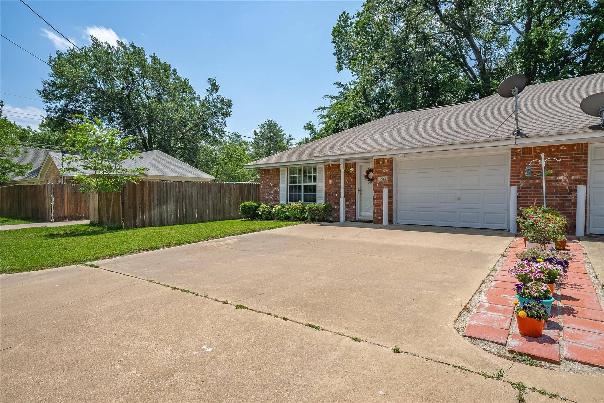 Mineola, TX 75773,513 W Buchanan Street