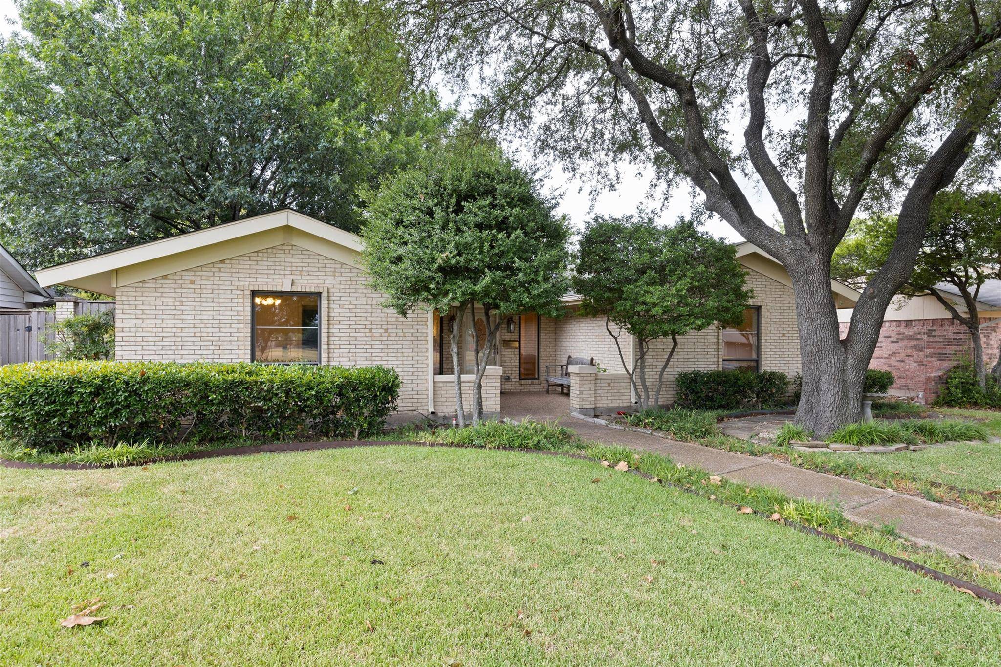 Dallas, TX 75238,11210 Quail Run Street