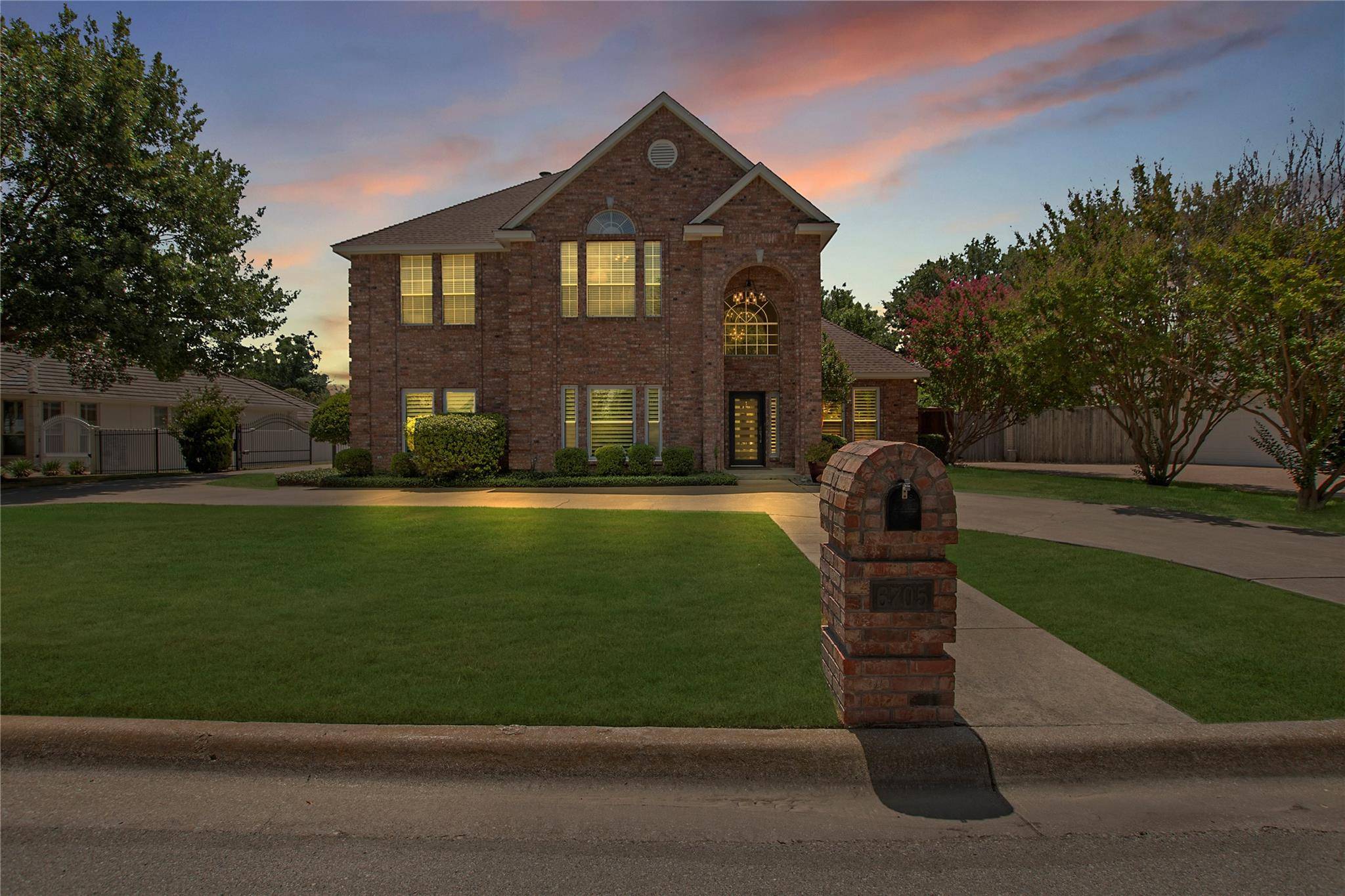 Benbrook, TX 76132,6705 Westbury Court