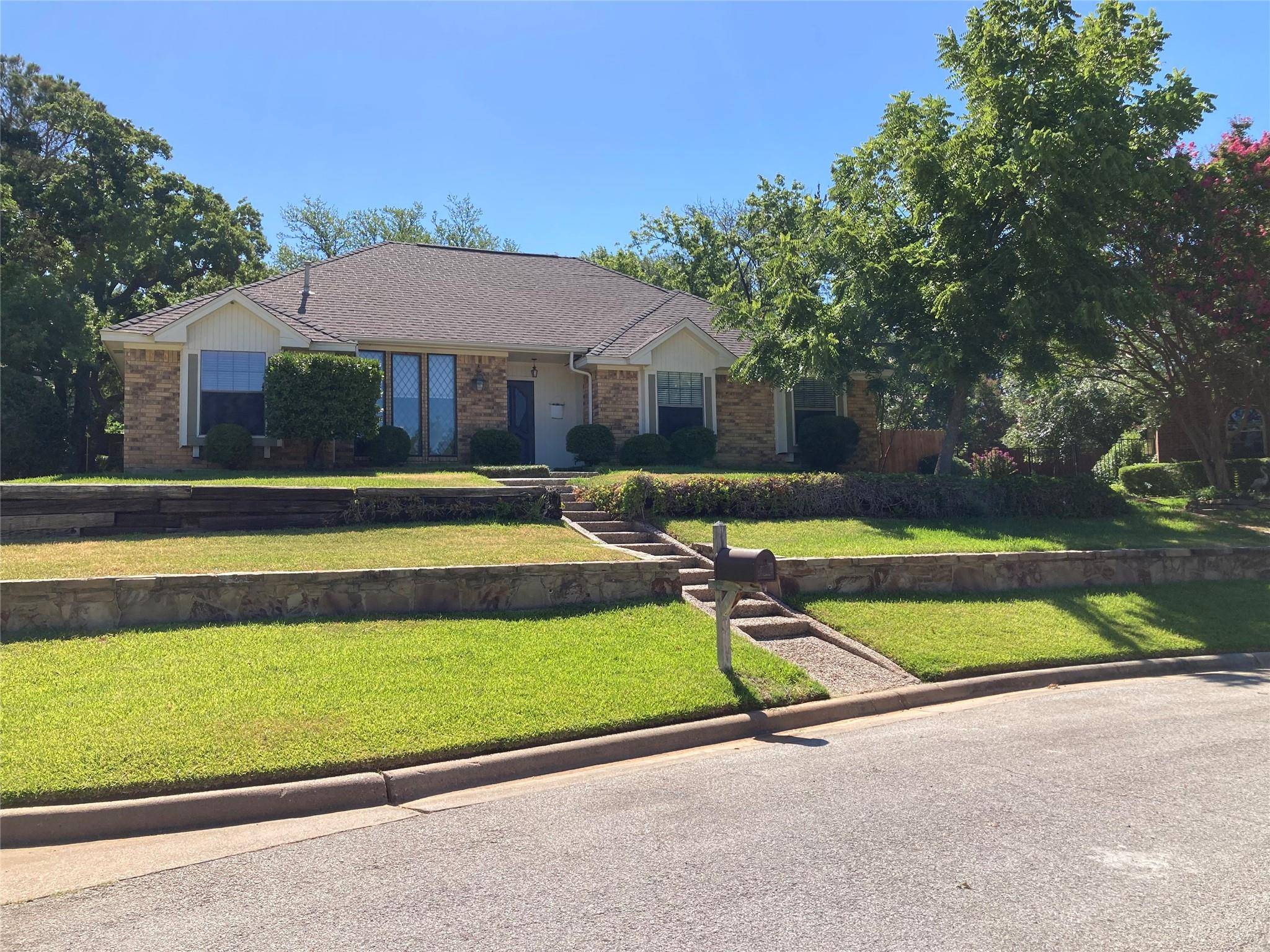 Grapevine, TX 76051,3005 Sweet Briar Street