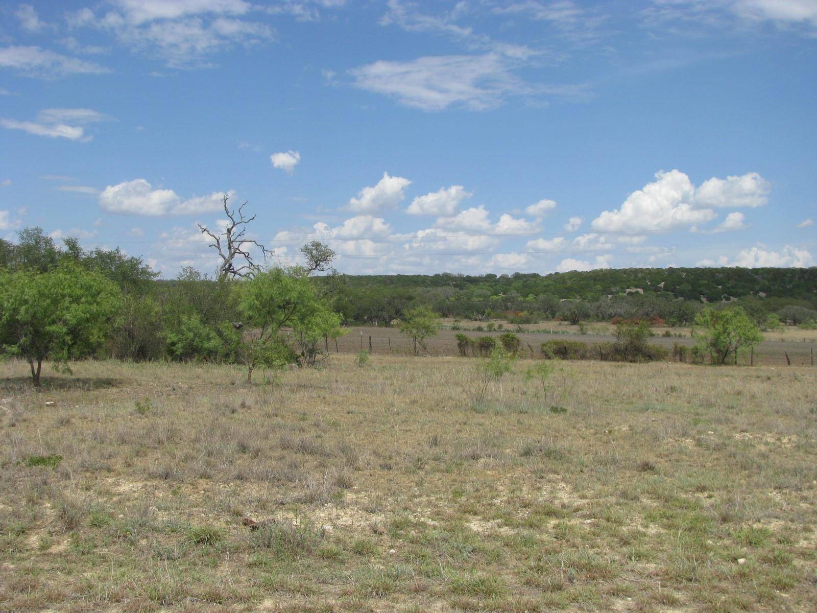 Lampasas, TX 76550,2897 County Road 3900