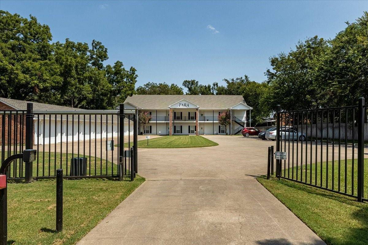 Glen Rose, TX 76043,400 N Gaither Street #8