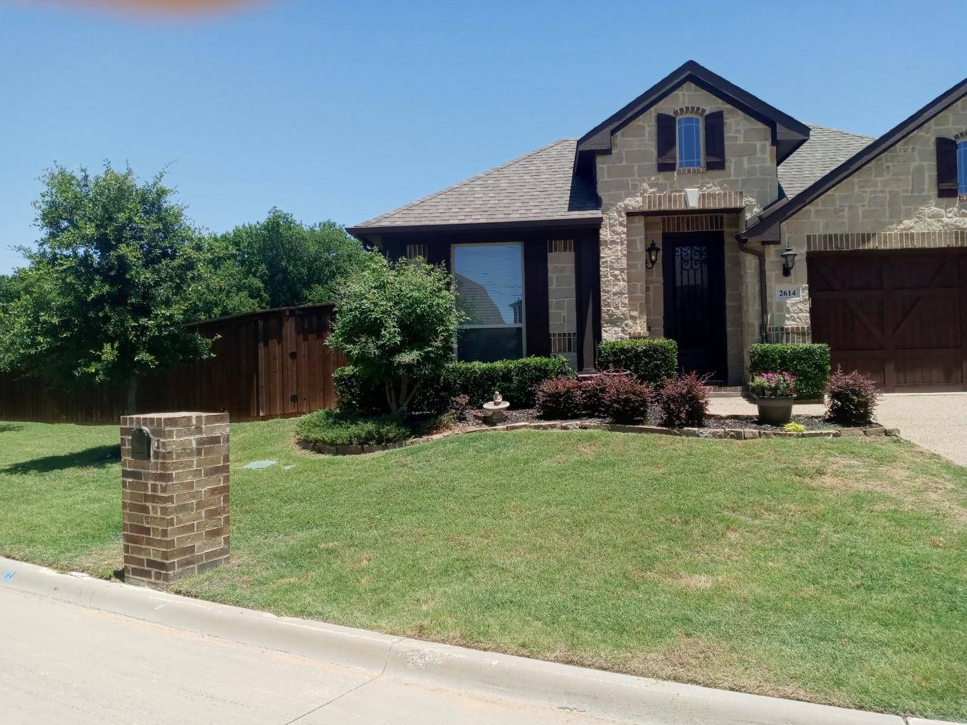 Euless, TX 76039,2614 Gateway Court