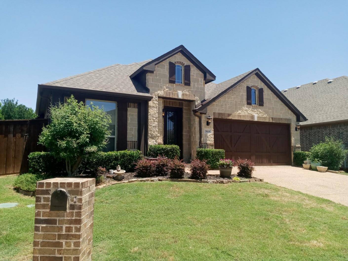 Euless, TX 76039,2614 Gateway Court