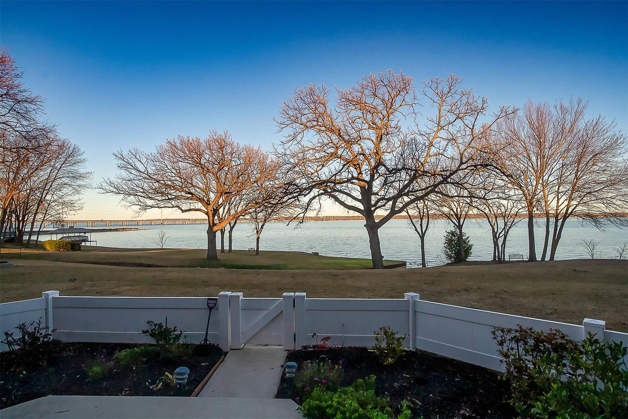 Rowlett, TX 75087,9969 Waterfront Trail