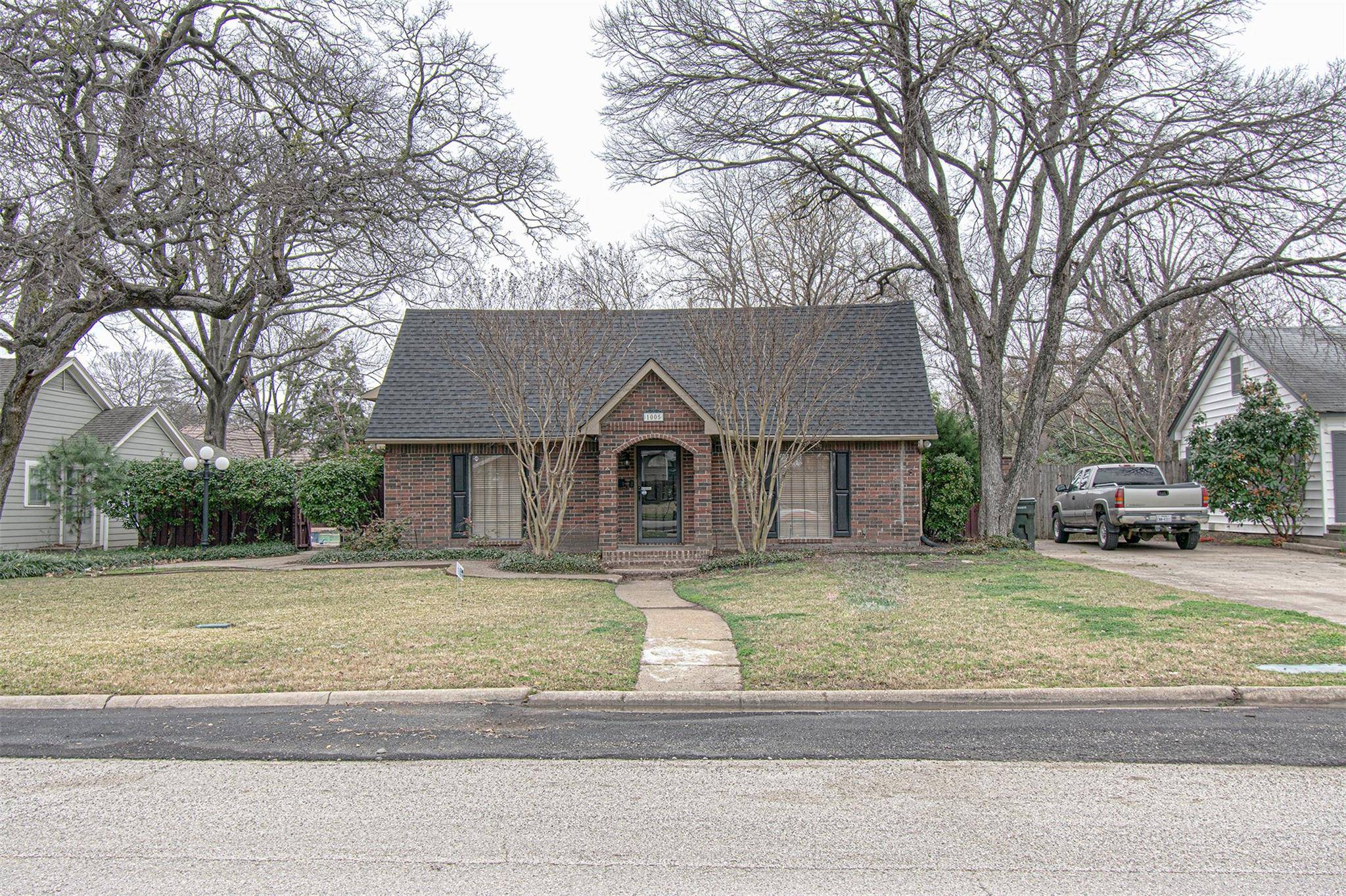 Garland, TX 75040,1005 W Avenue F