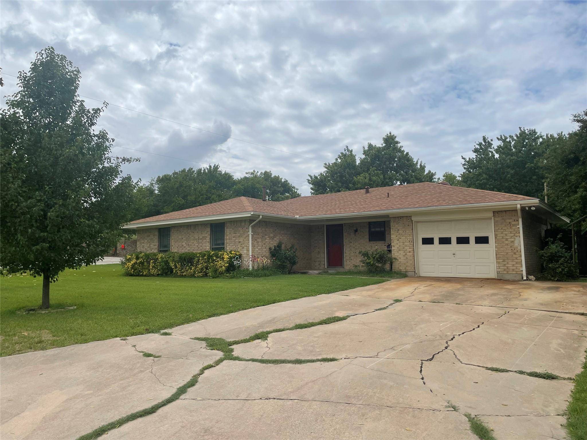 Muenster, TX 76252,240 S Willow Street