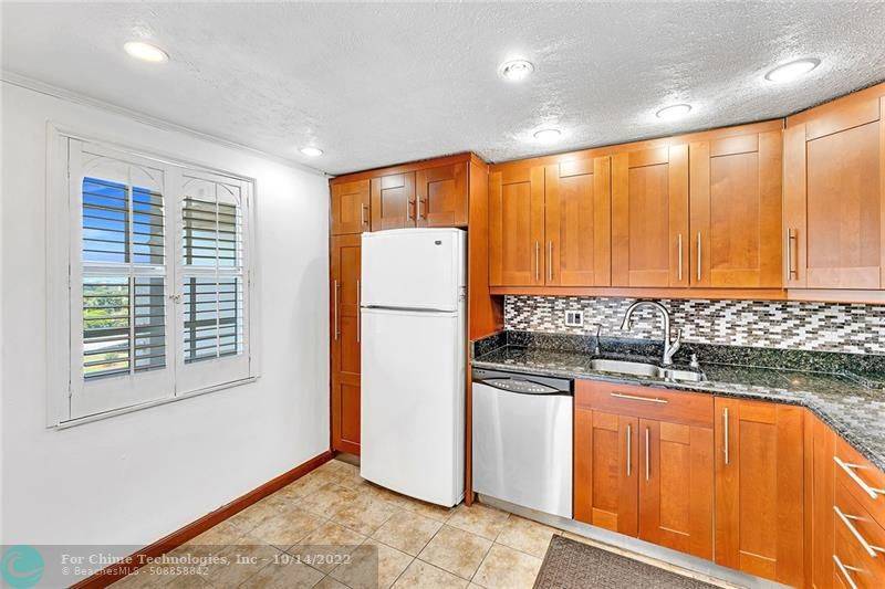 Pompano Beach, FL 33069,575 Oaks Ln  #1009