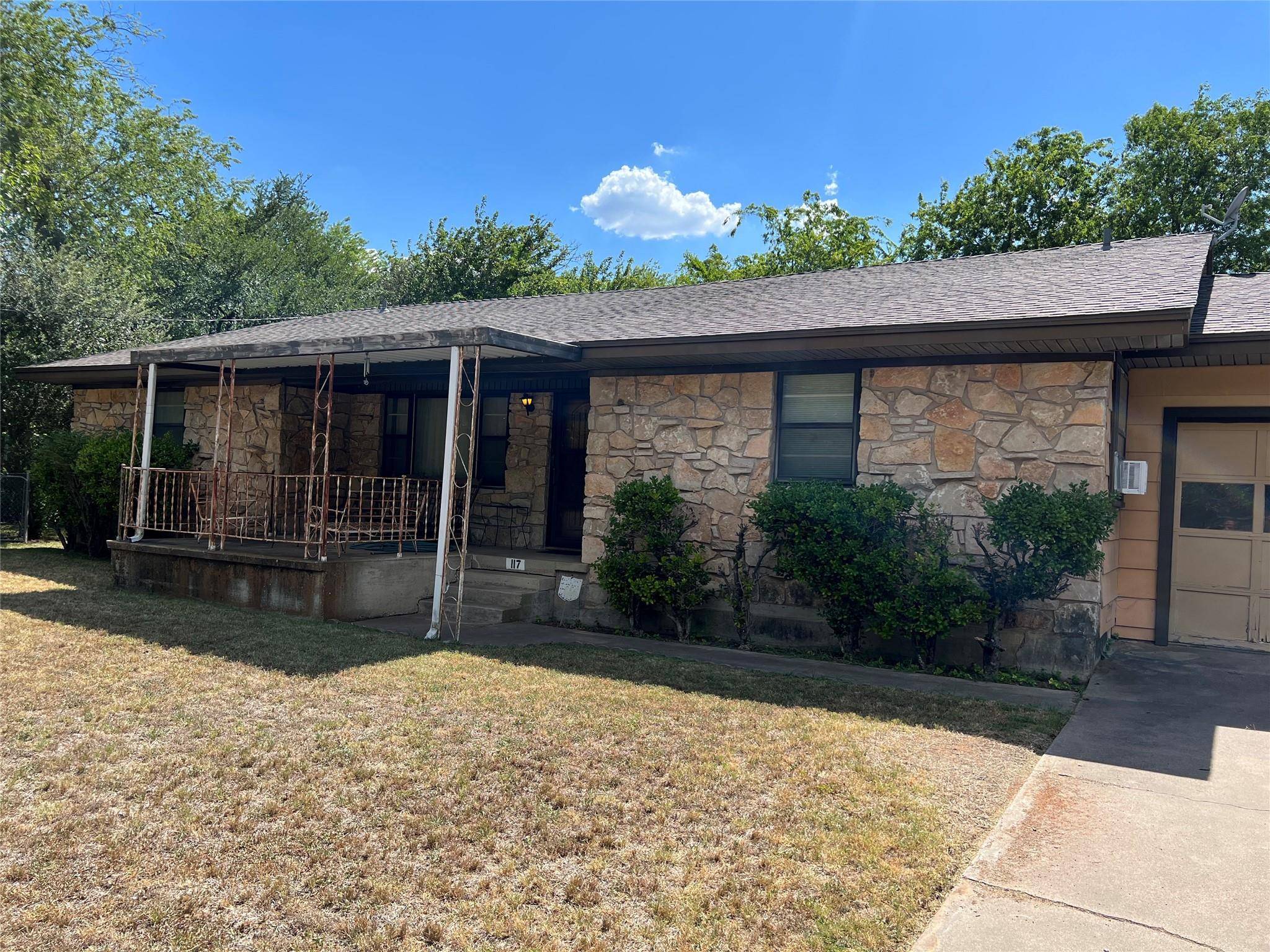 Weatherford, TX 76086,117 N Dubellette Street