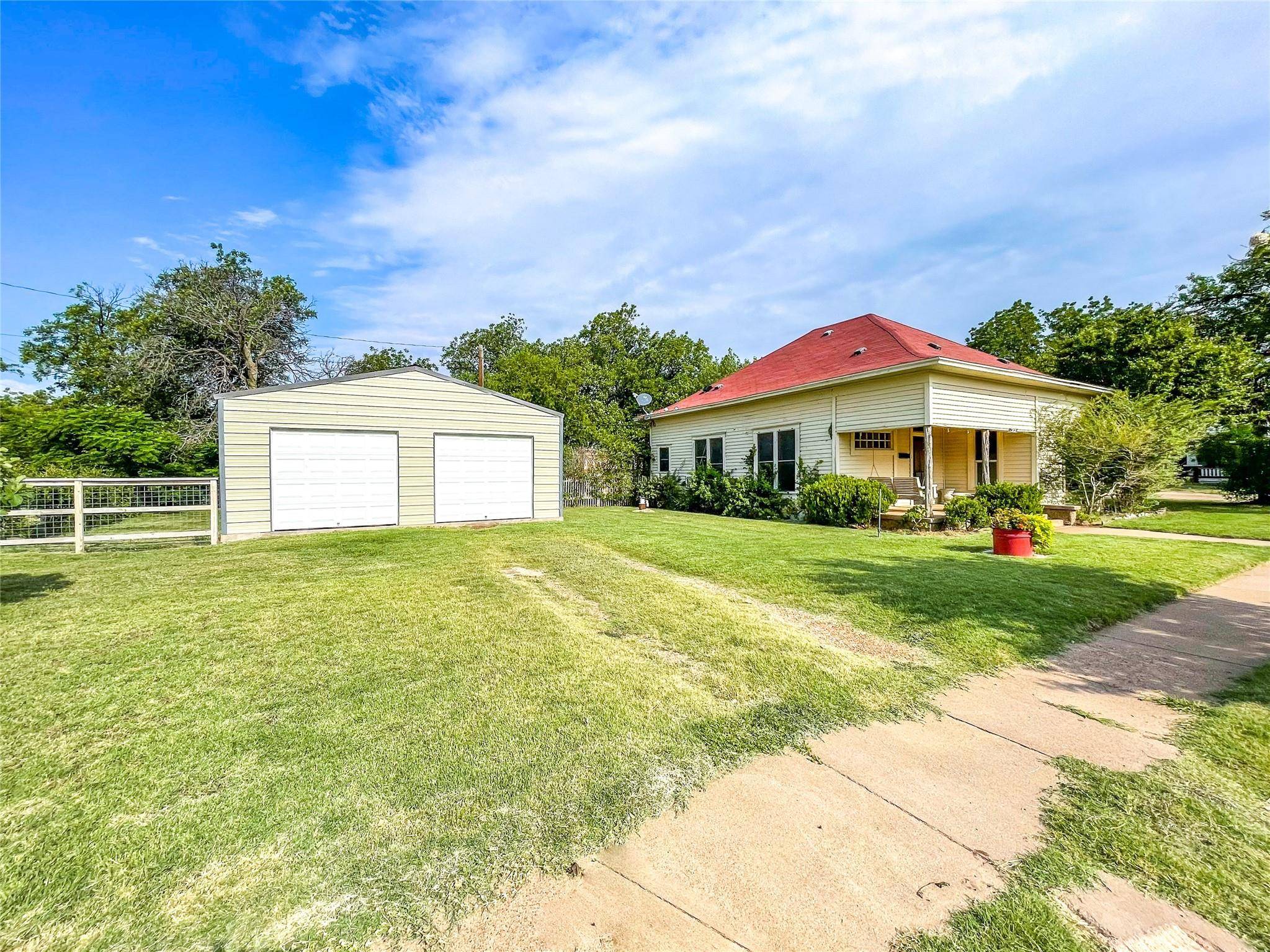 Haskell, TX 79521,207 N Avenue F