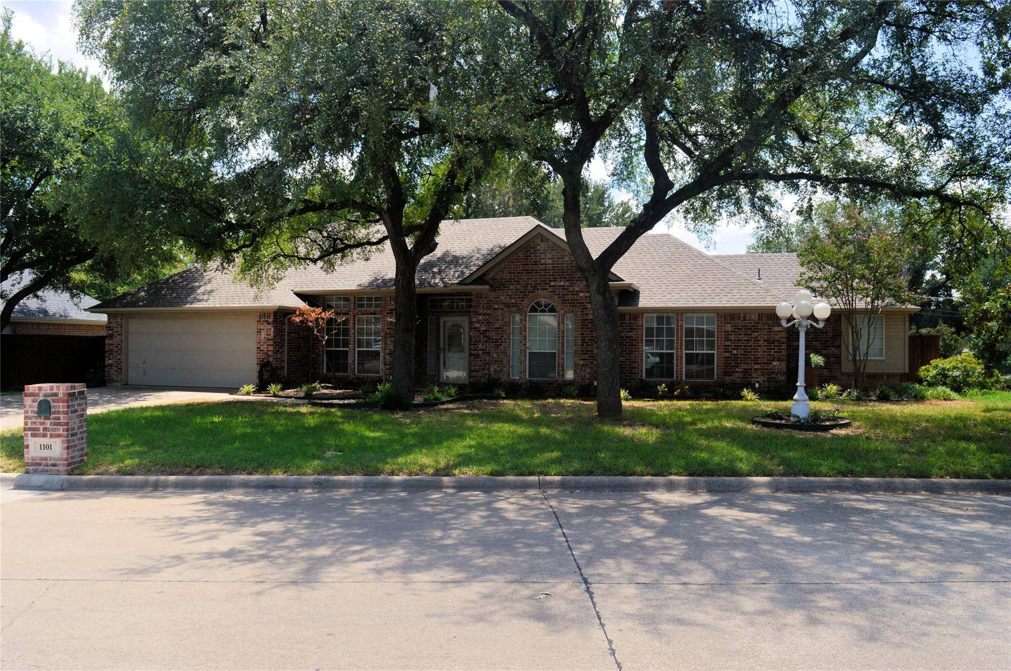 Hurst, TX 76053,1101 Greenwood Court