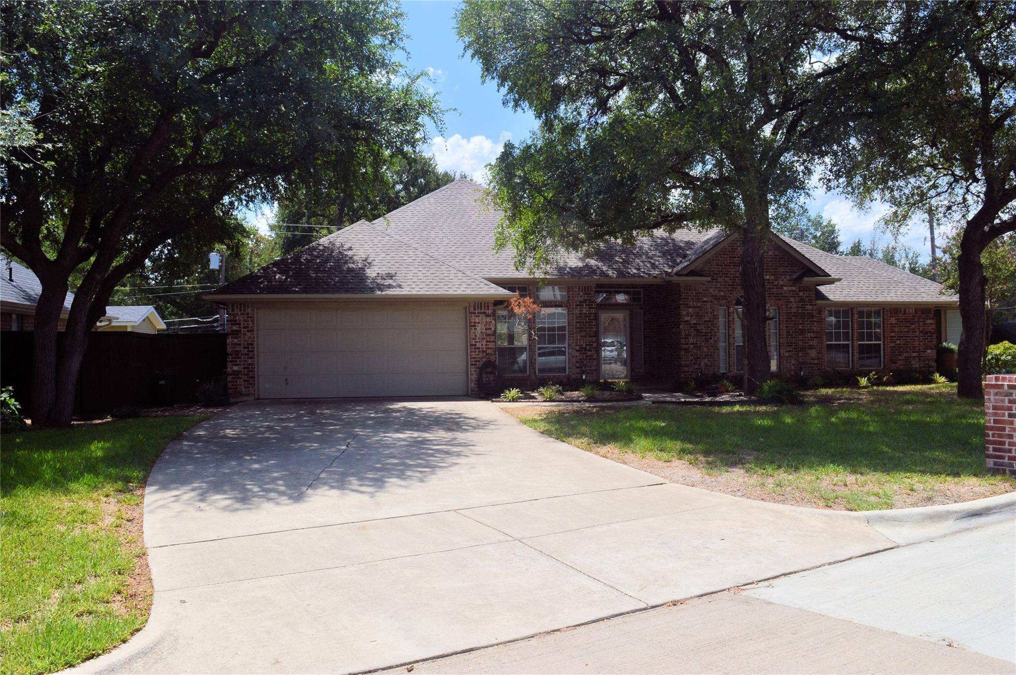 Hurst, TX 76053,1101 Greenwood Court