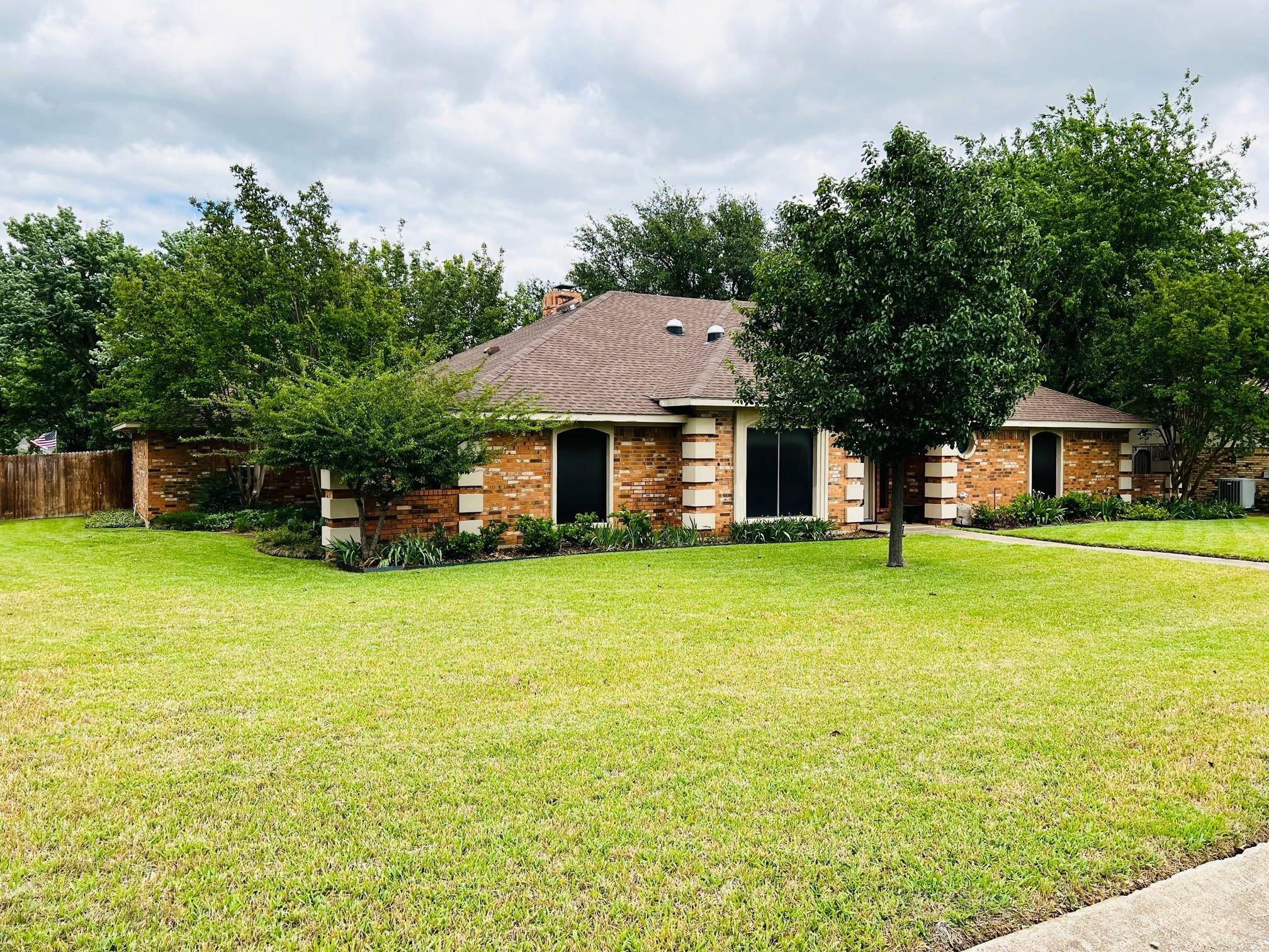 Highland Village, TX 75077,470 MOSSWOOD DR