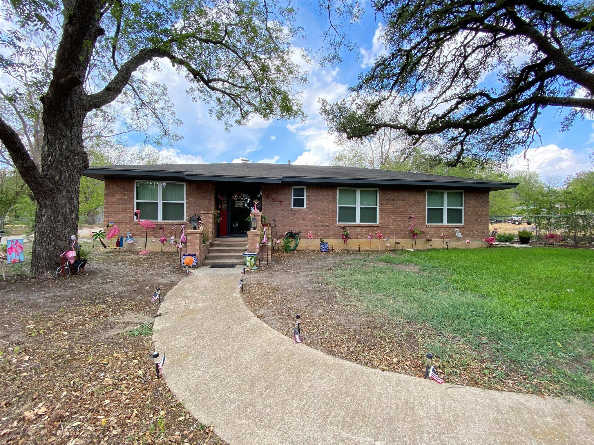 Hamilton, TX 76531,607 E Leslie Street