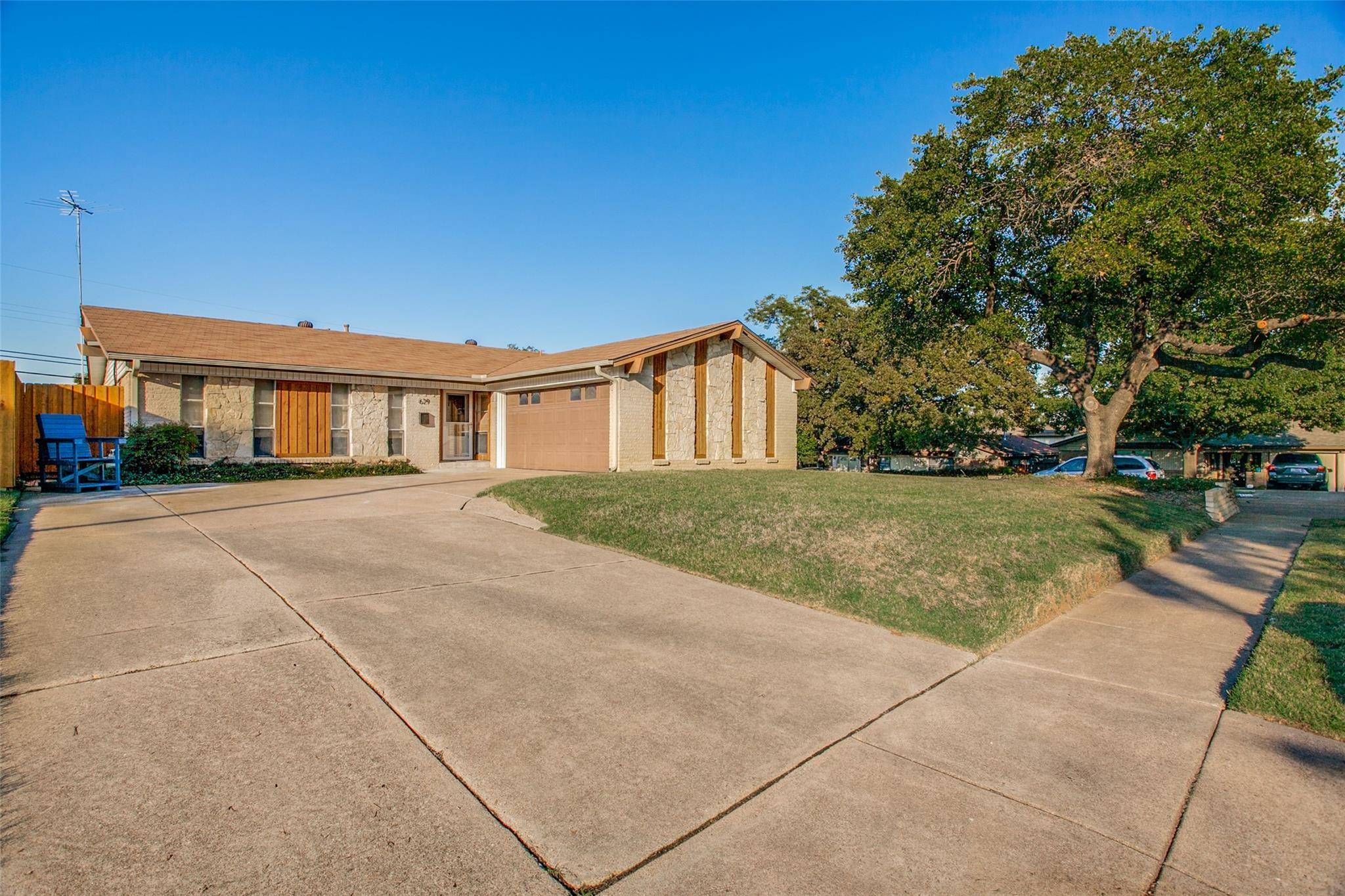 Irving, TX 75060,629 Bur Oak Drive