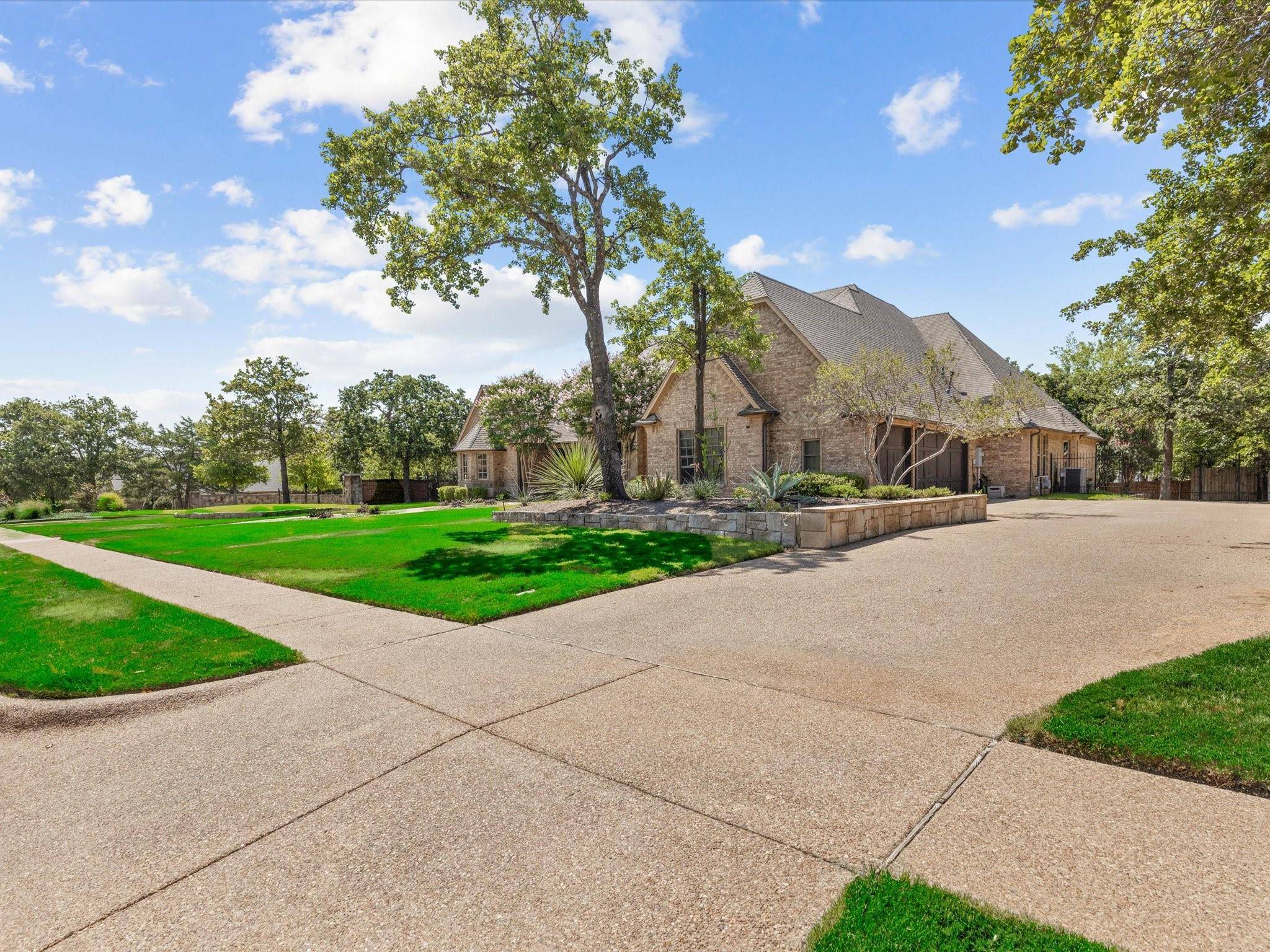 Kennedale, TX 76060,1210 Falcon Ridge Drive