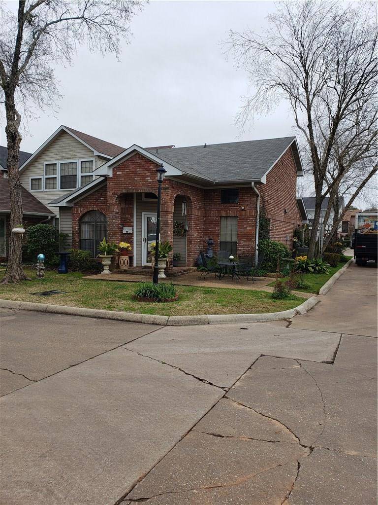 Bossier City, LA 71112,2649 Village Lane #4