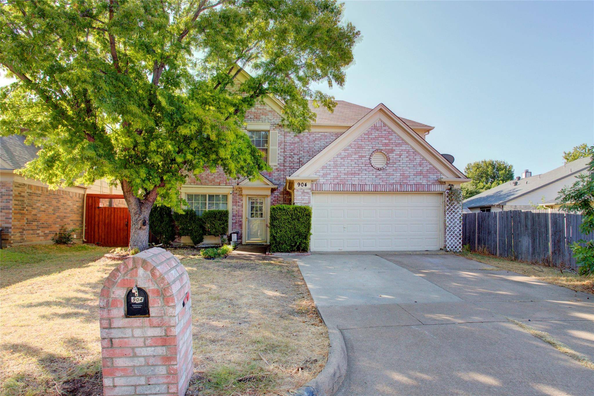 Arlington, TX 76017,904 Danforth Place