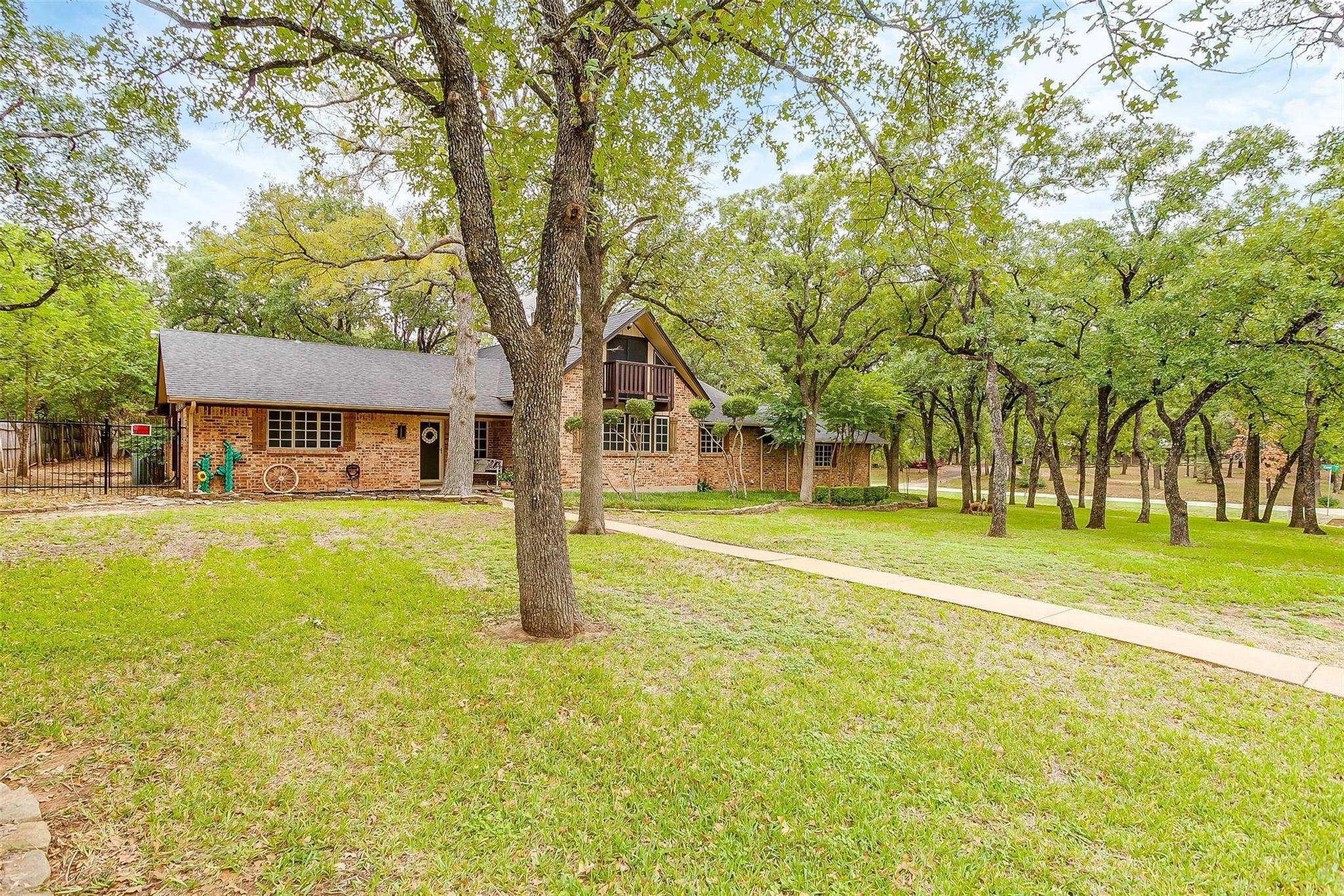 Burleson, TX 76028,2060 Mary Ann Lane