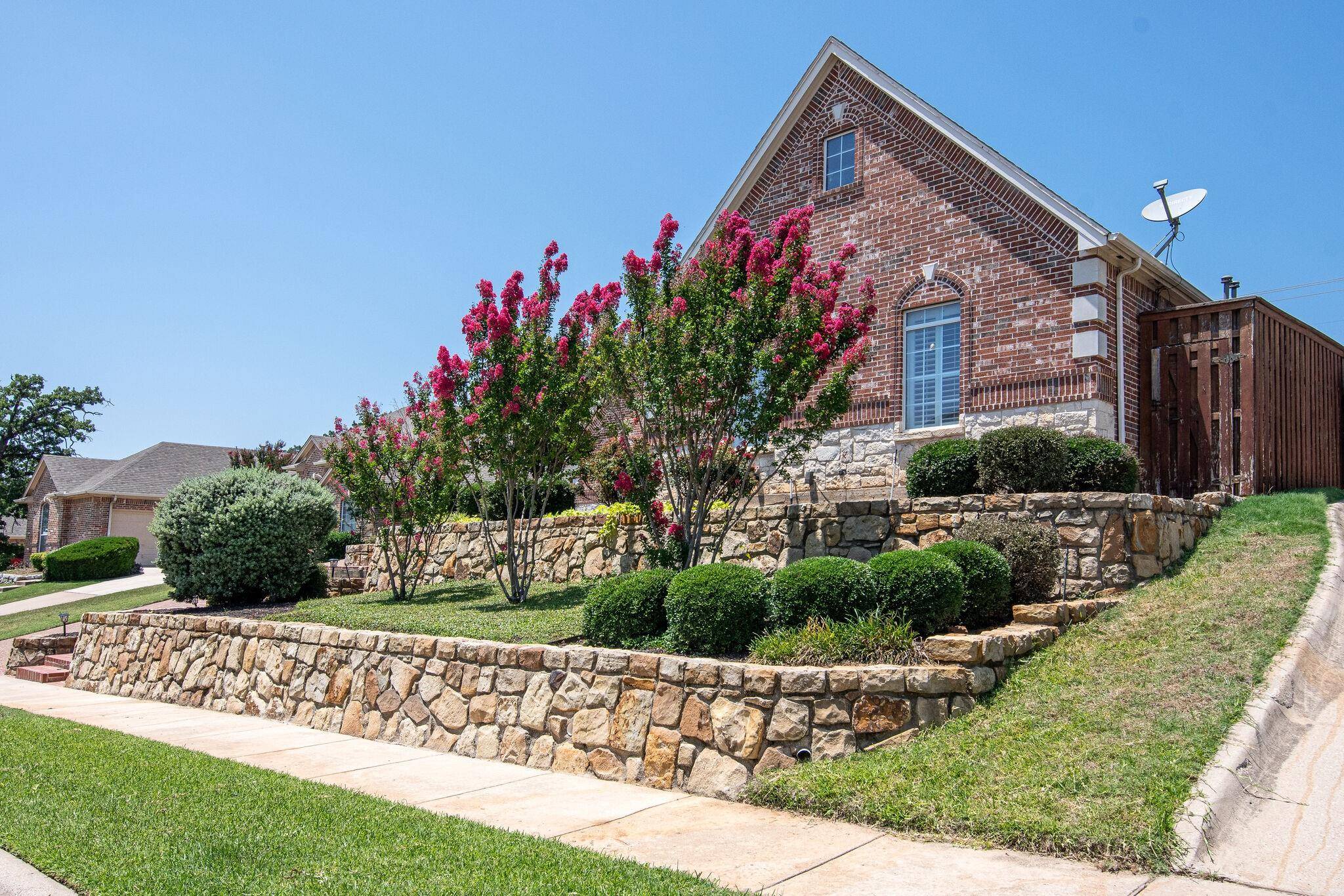 Bedford, TX 76021,933 Crestview Drive