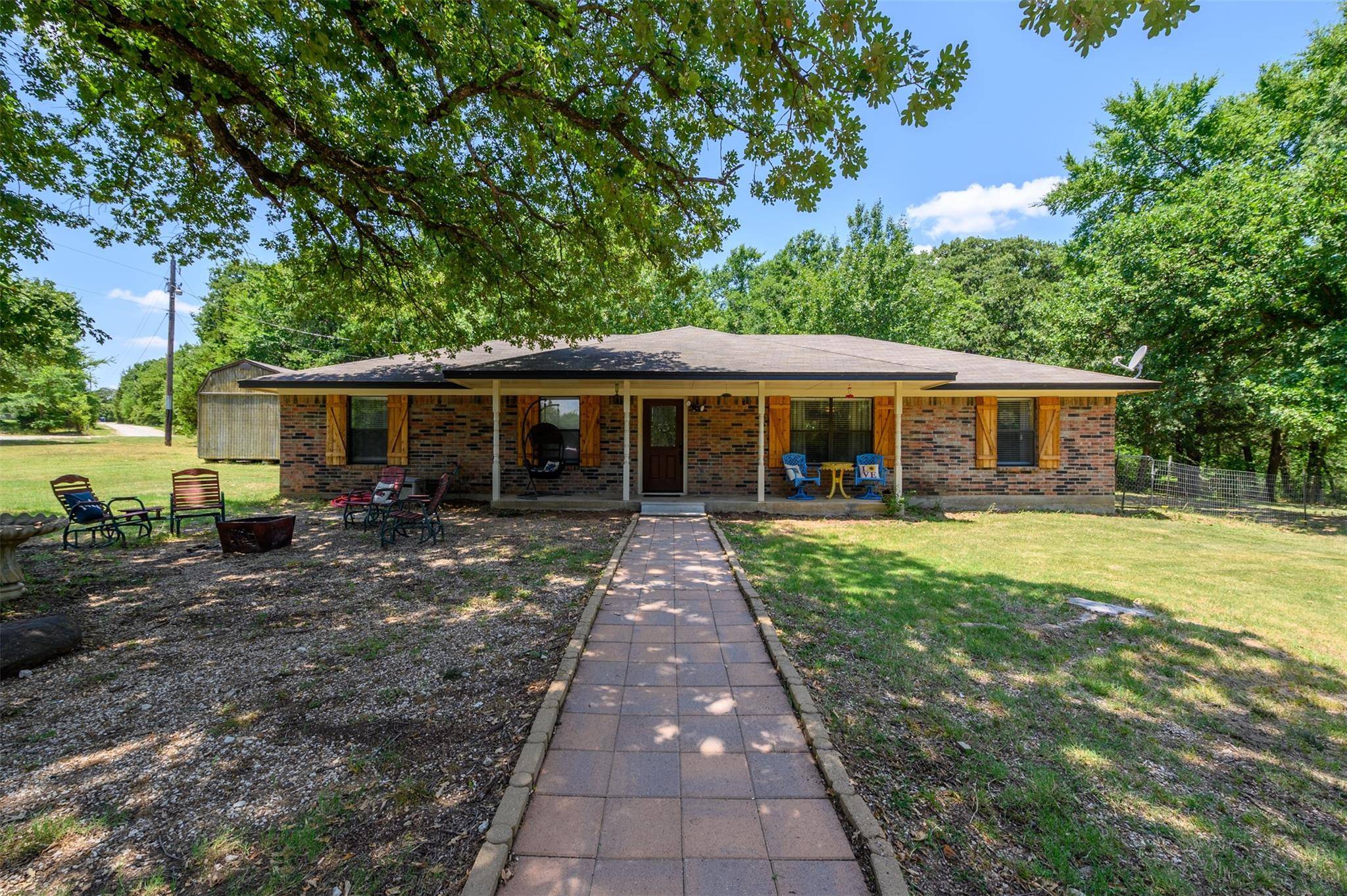 Gainesville, TX 76240,823 Woodbine Estates Road